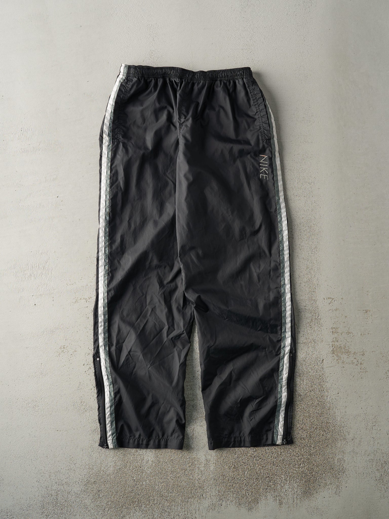 Vintage Y2K Black & Green Nike Embroidered Windbreaker Pants (31x31)