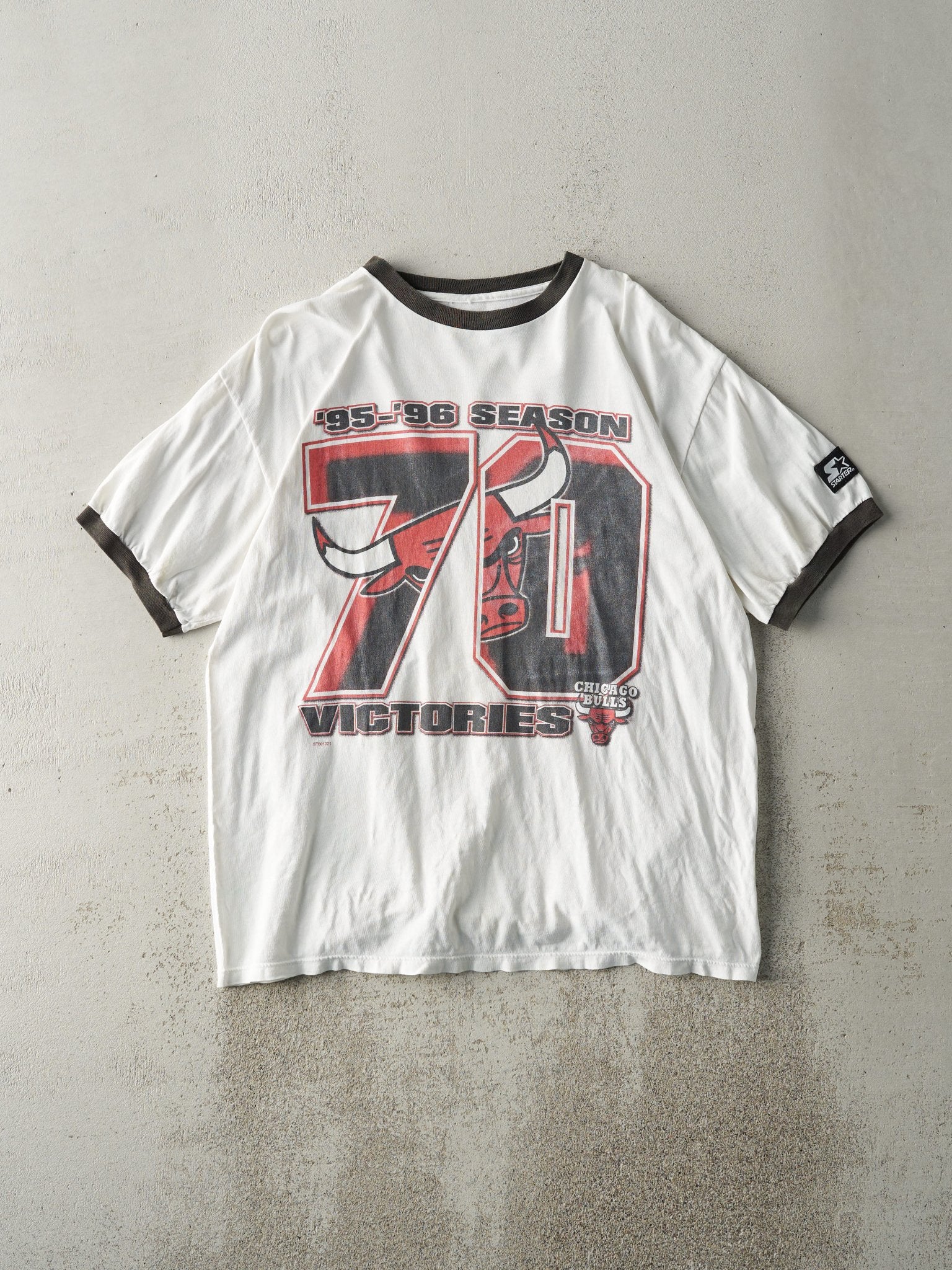 Vintage 96' White & Black Chicago Bulls Ringer Tee (M)