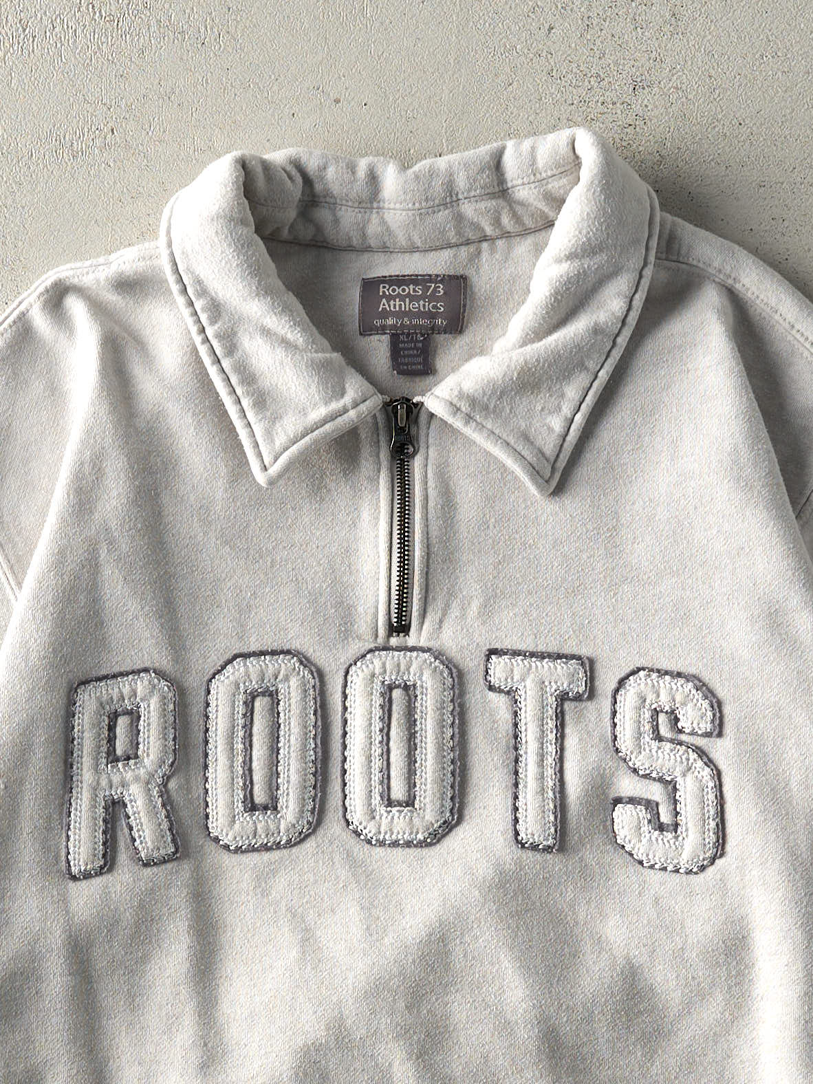 Vintage Y2K Grey Roots Quarter Zip Sweatshirt (L)