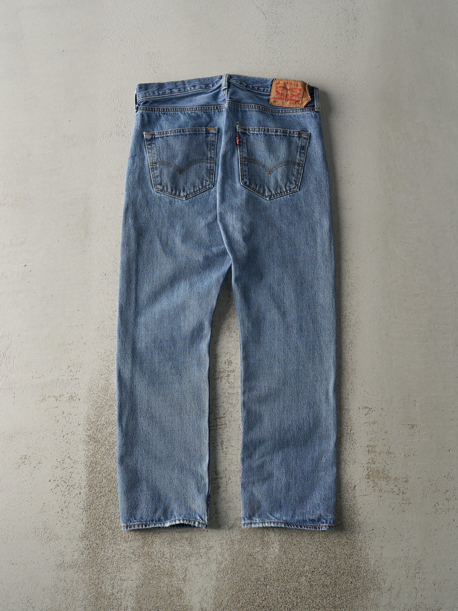 Vintage Y2K Light Wash Levi's 501 Jeans (33x28.5)