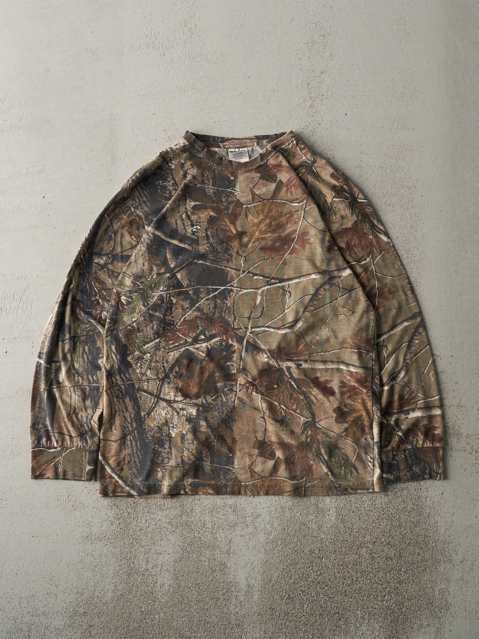 Vintage Y2K Realtree Camo Long Sleeve (M)