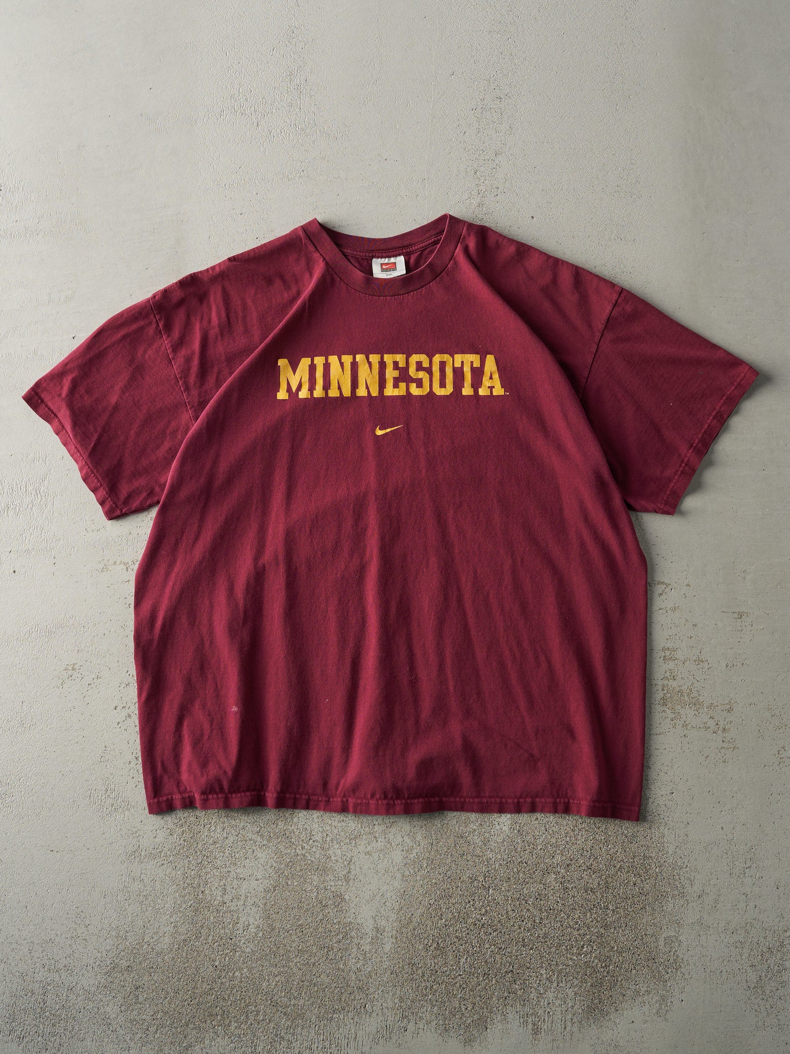 Vintage Y2K Burgundy University of Minnesota x Nike Tee (XL)