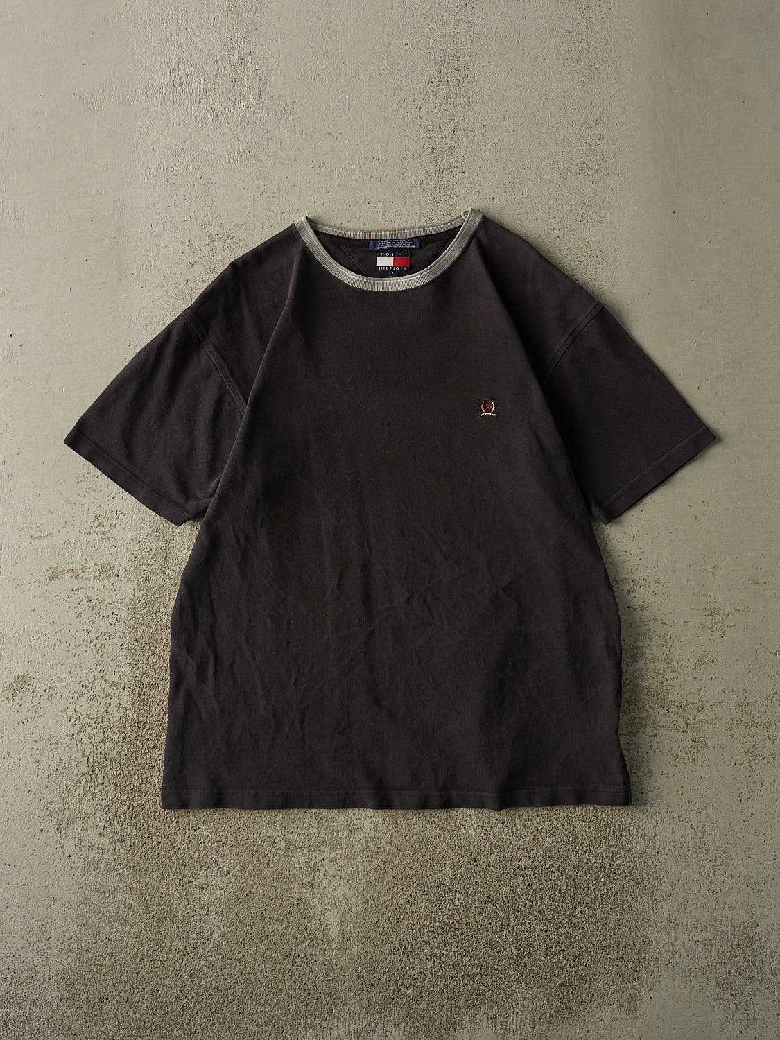 Vintage 90s Black Tommy Hilfiger Embroidered Textured Tee (L/XL)