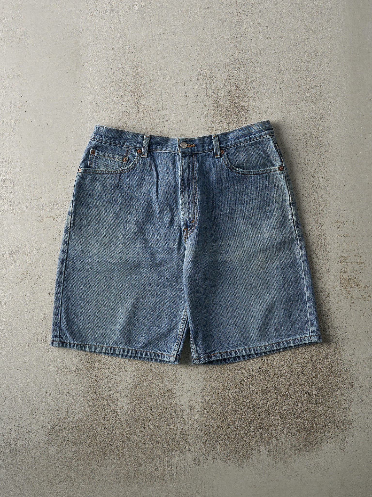 Vintage Y2K Mid Wash Levi's 550 Jean Shorts (34x9.5)