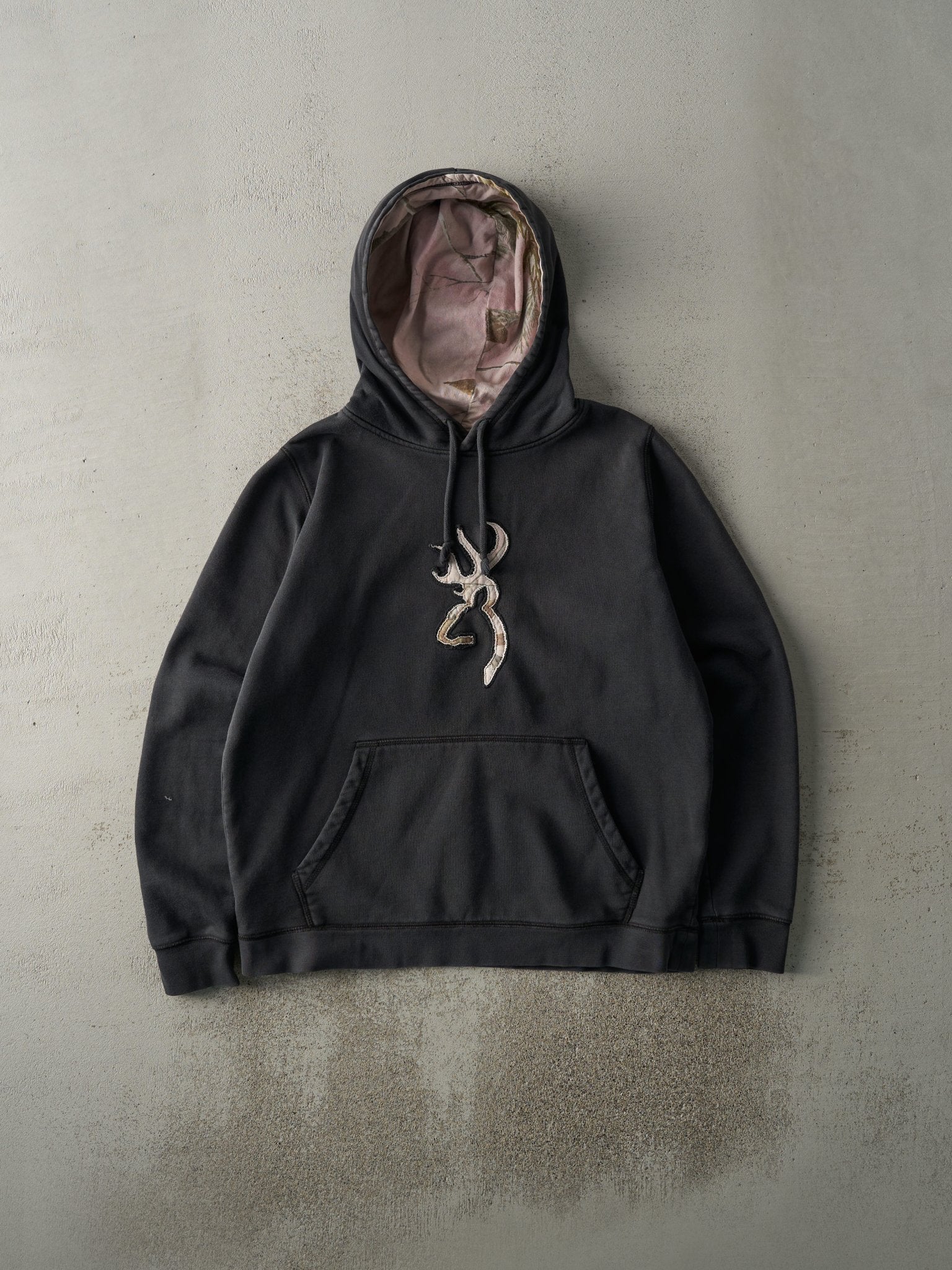 Vintage 90s Faded Black & Pink Browning x Realtree Logo Hoodie (L)