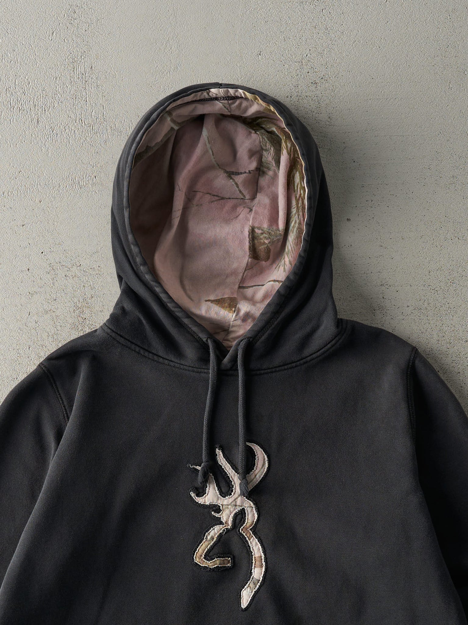 Vintage 90s Faded Black & Pink Browning x Realtree Logo Hoodie (L)