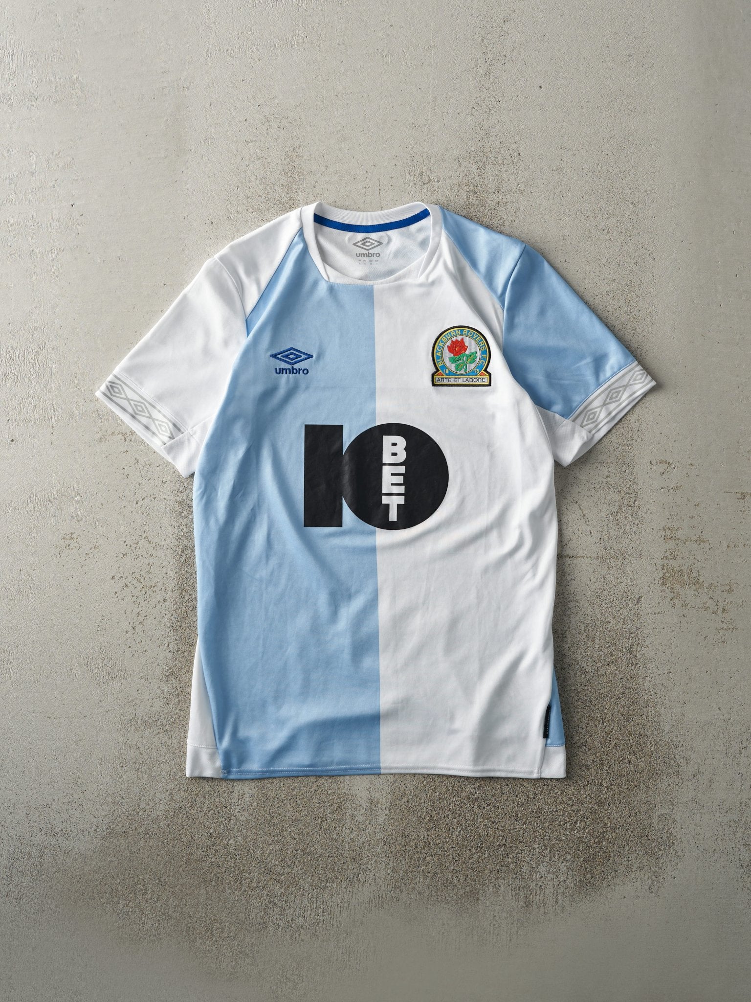 Vintage Y2K White & Blue Blackburn Rovers F.C. Soccer Jersey (S/M)