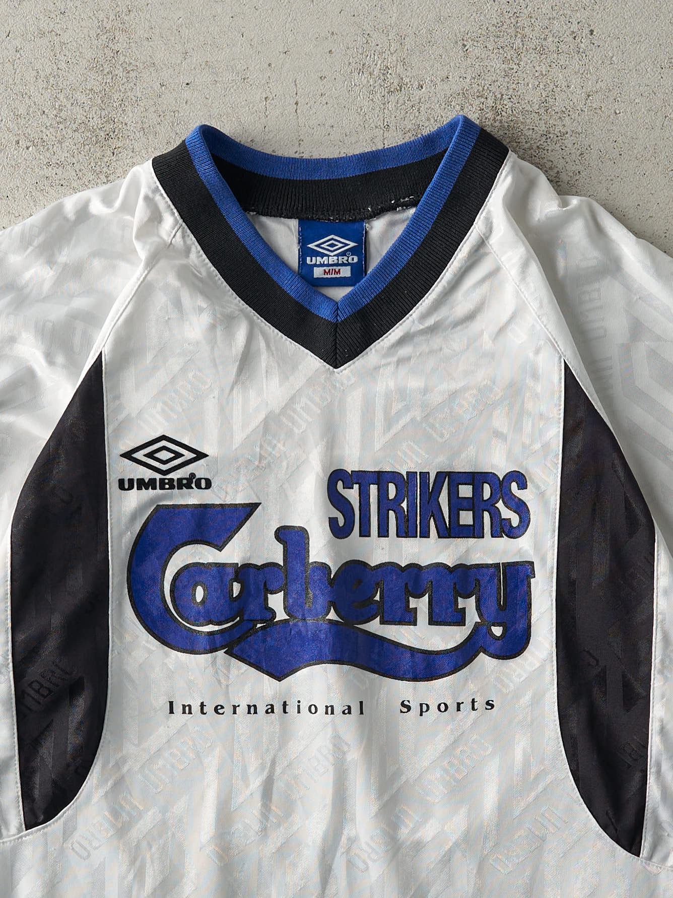 Vintage 90s White, Blue & Black Strikers Soccer Jersey (M)