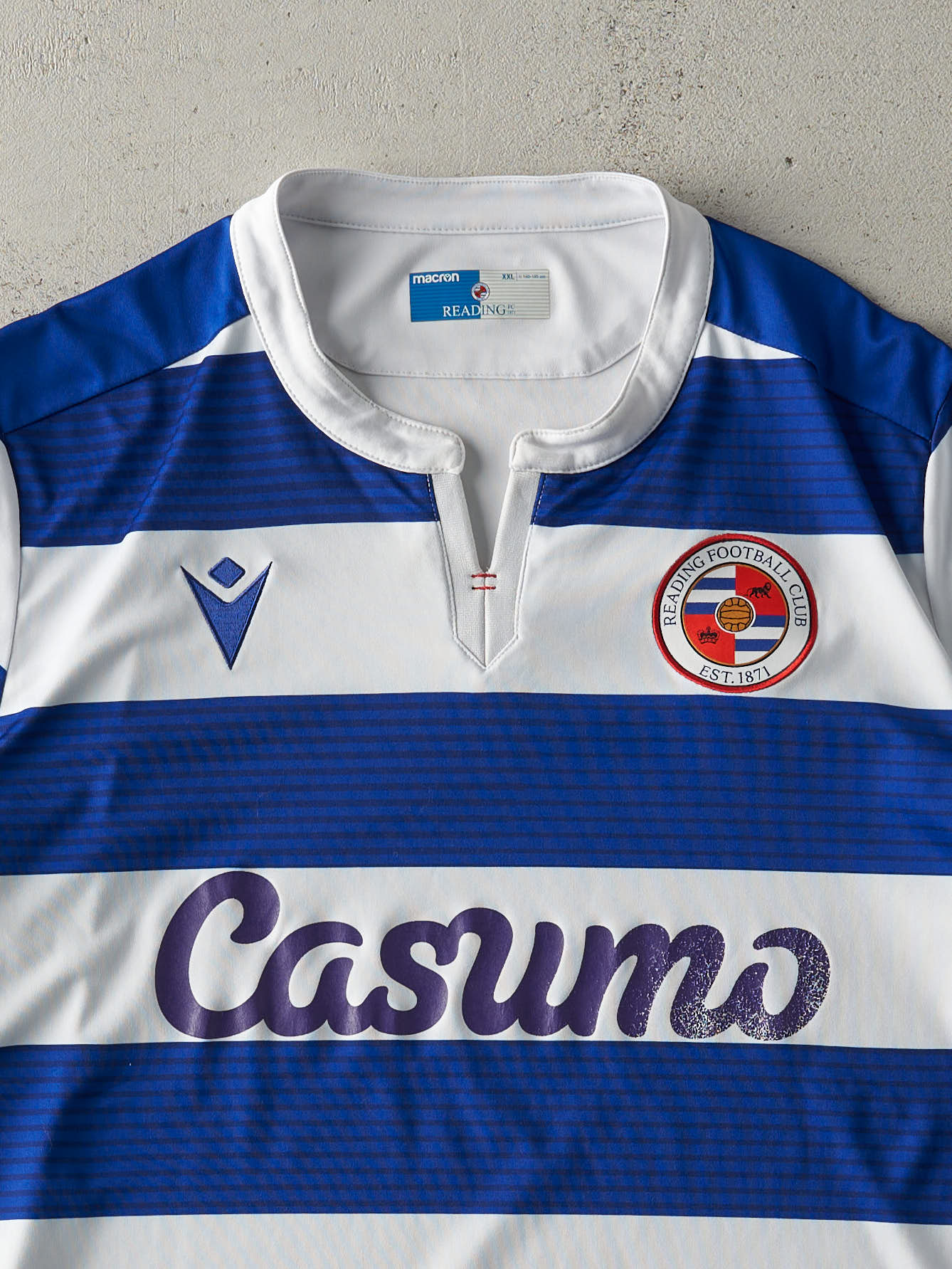 Vintage 90s White & Blue Striped Reading F.C. Soccer Jersey (L)