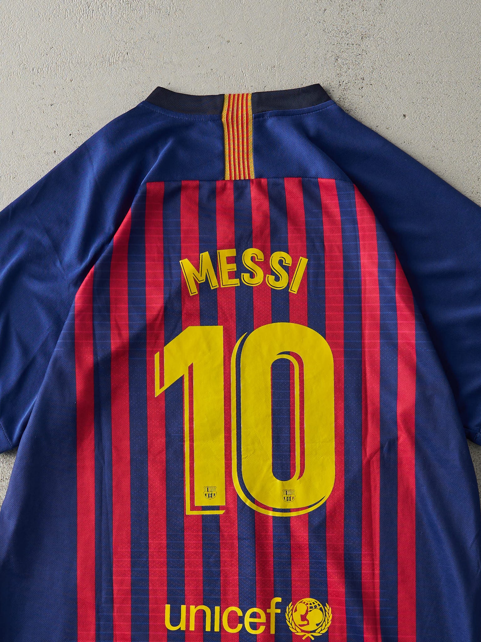 Vintage Y2K Navy Blue & Red FCB Lionel Messi Soccer Jersey (M/L)