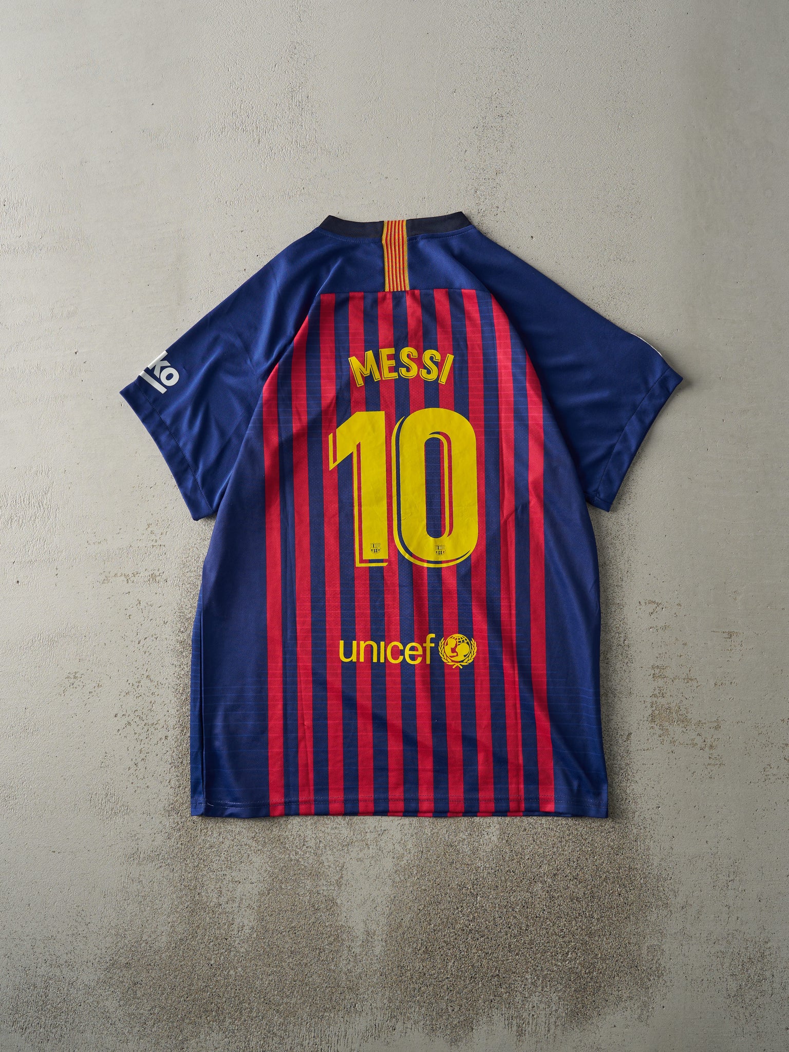 Vintage Y2K Navy Blue & Red FCB Lionel Messi Soccer Jersey (M/L)