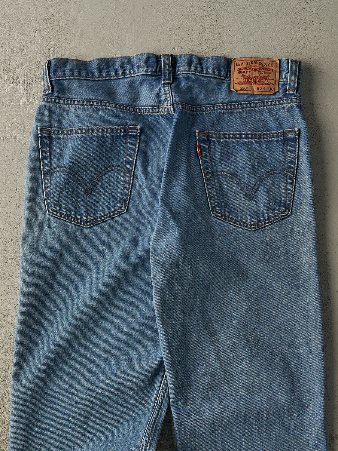 Vintage Y2K Mid Wash Levi's 550 Relaxed Fit Jeans (34x29.5)