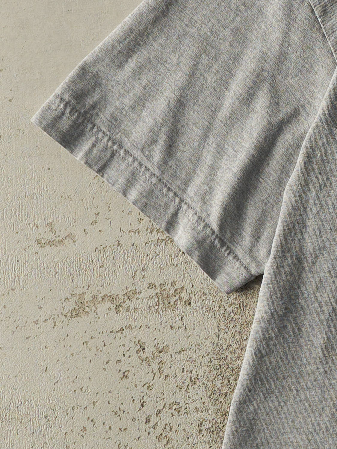 Vintage 04' Grey "Know Everything" Slogan Tee (L/XL)