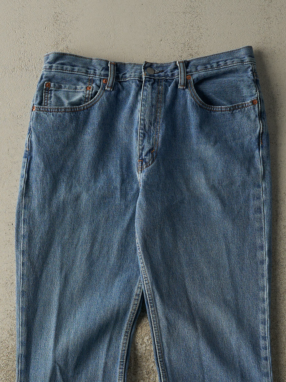 Vintage Y2K Mid Wash Levi's 516 Jeans (35.5x33)