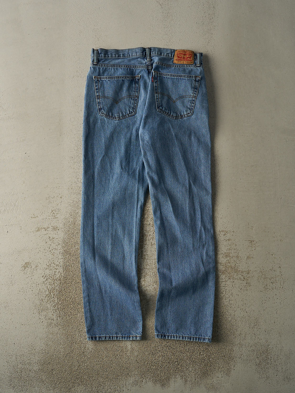 Vintage Y2K Mid Wash Levi's 516 Jeans (35.5x33)