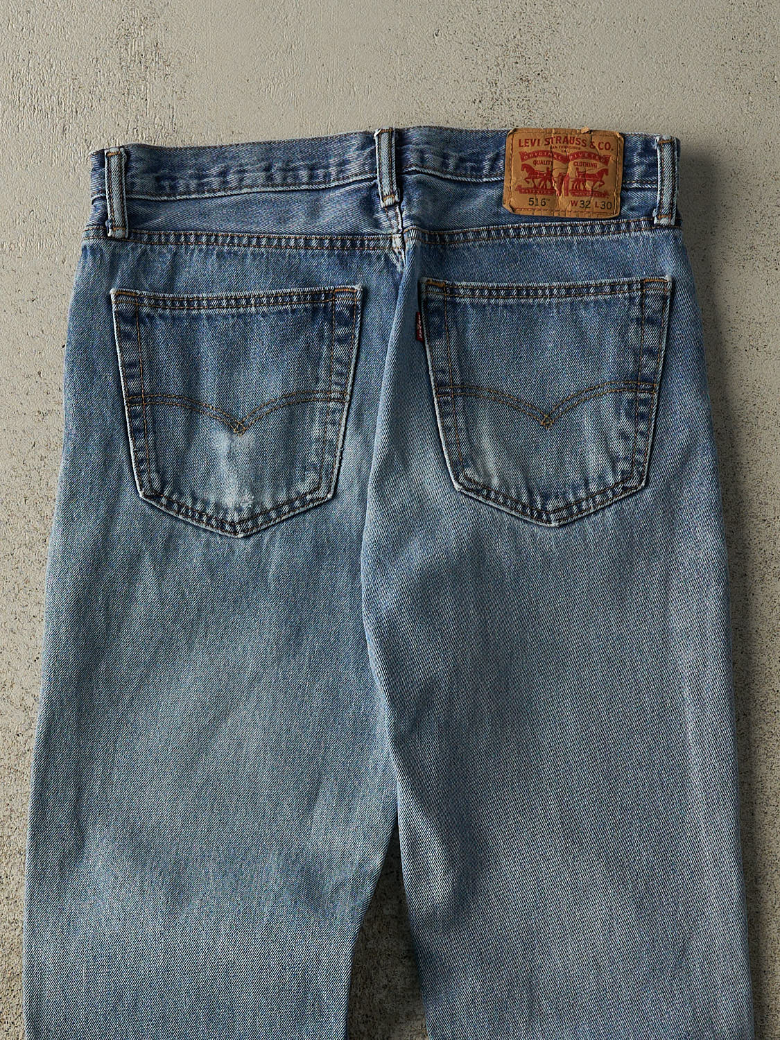 Vintage Y2K Mid Wash Levi's 516 Jeans (32x29.5)