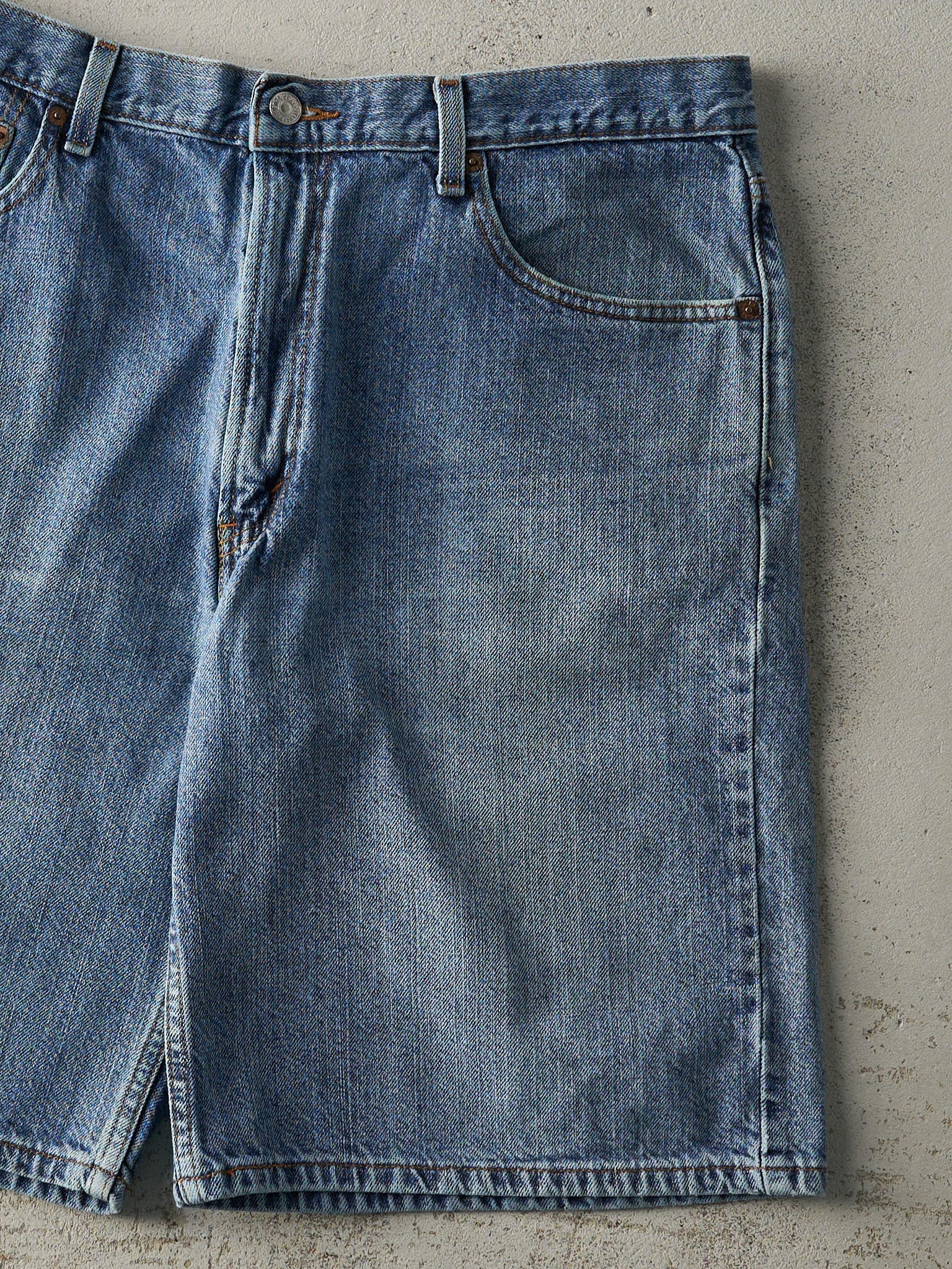 Vintage Y2K Mid Wash Levi's 550 Jean Shorts (36x11)