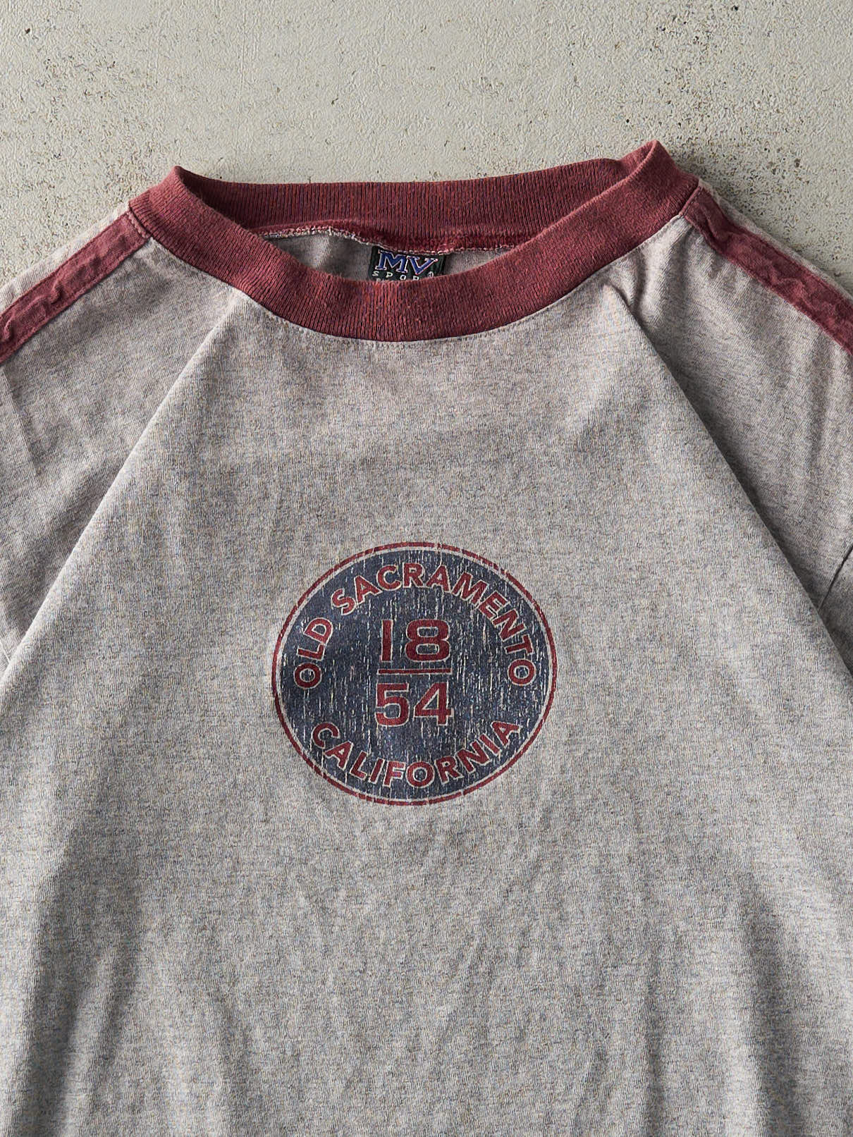 Vintage Y2K Grey & Burgundy Old Sacramento California Ringer Tee (M)