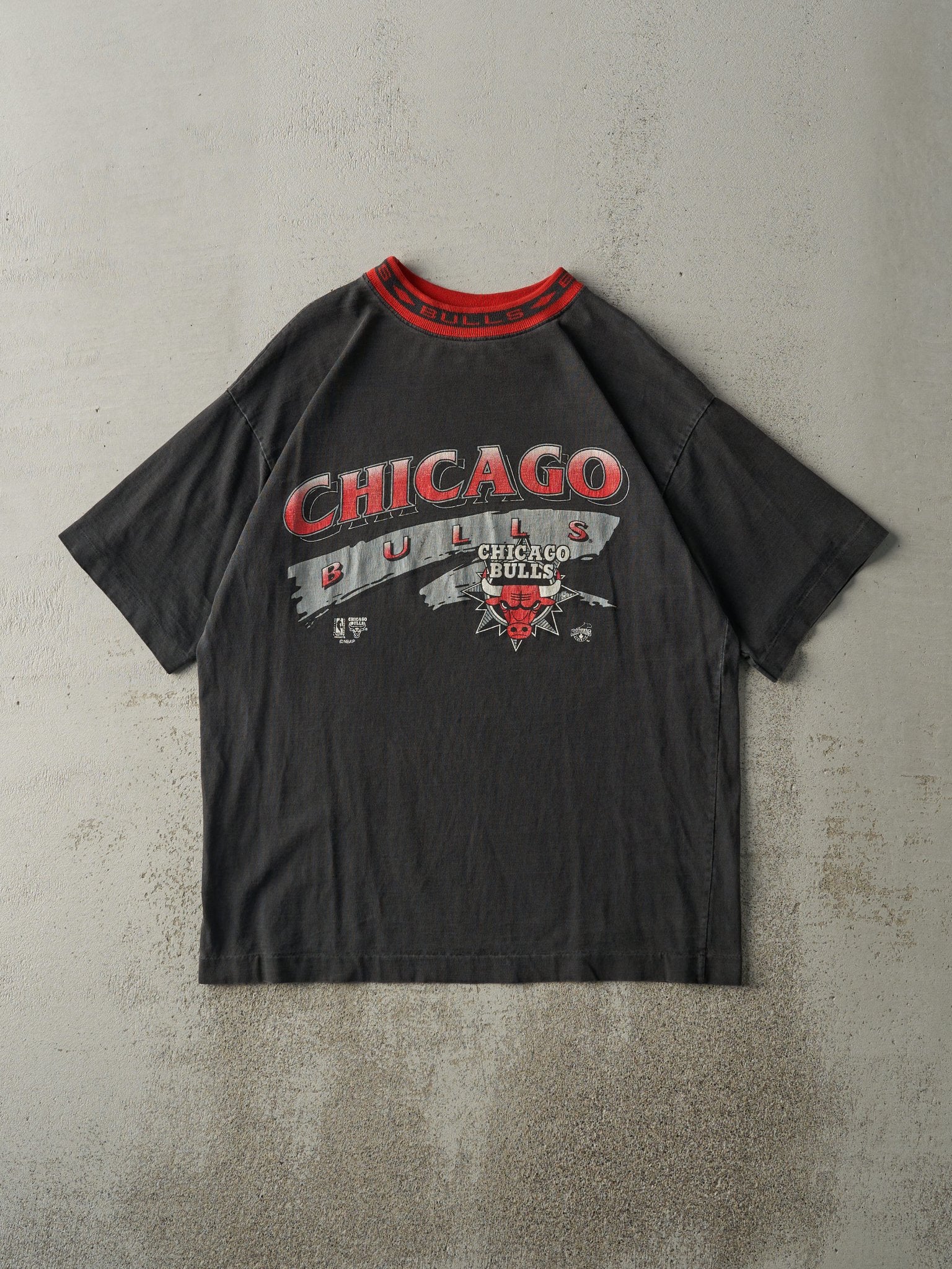 Vintage 90s Black & Red Chicago Bulls Tee (M)
