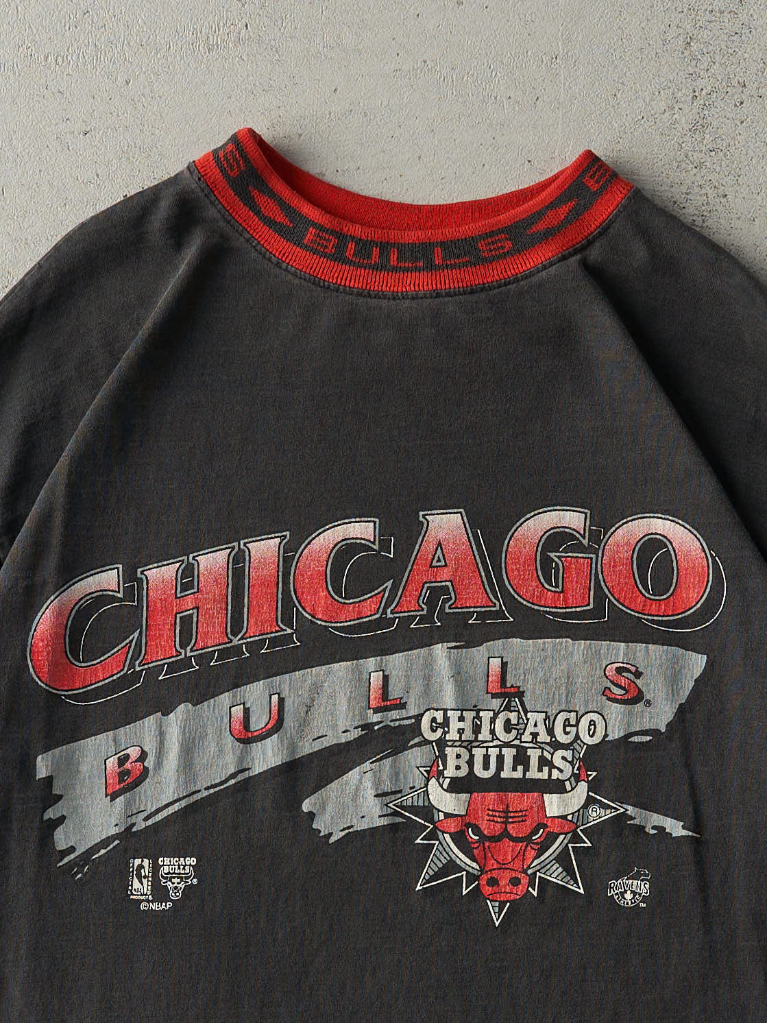 Vintage 90s Black & Red Chicago Bulls Tee (M)