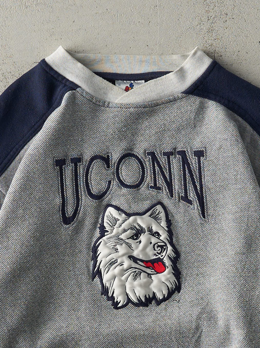 Vintage 90s Grey UConn Embroidered Textured Crewneck (M)