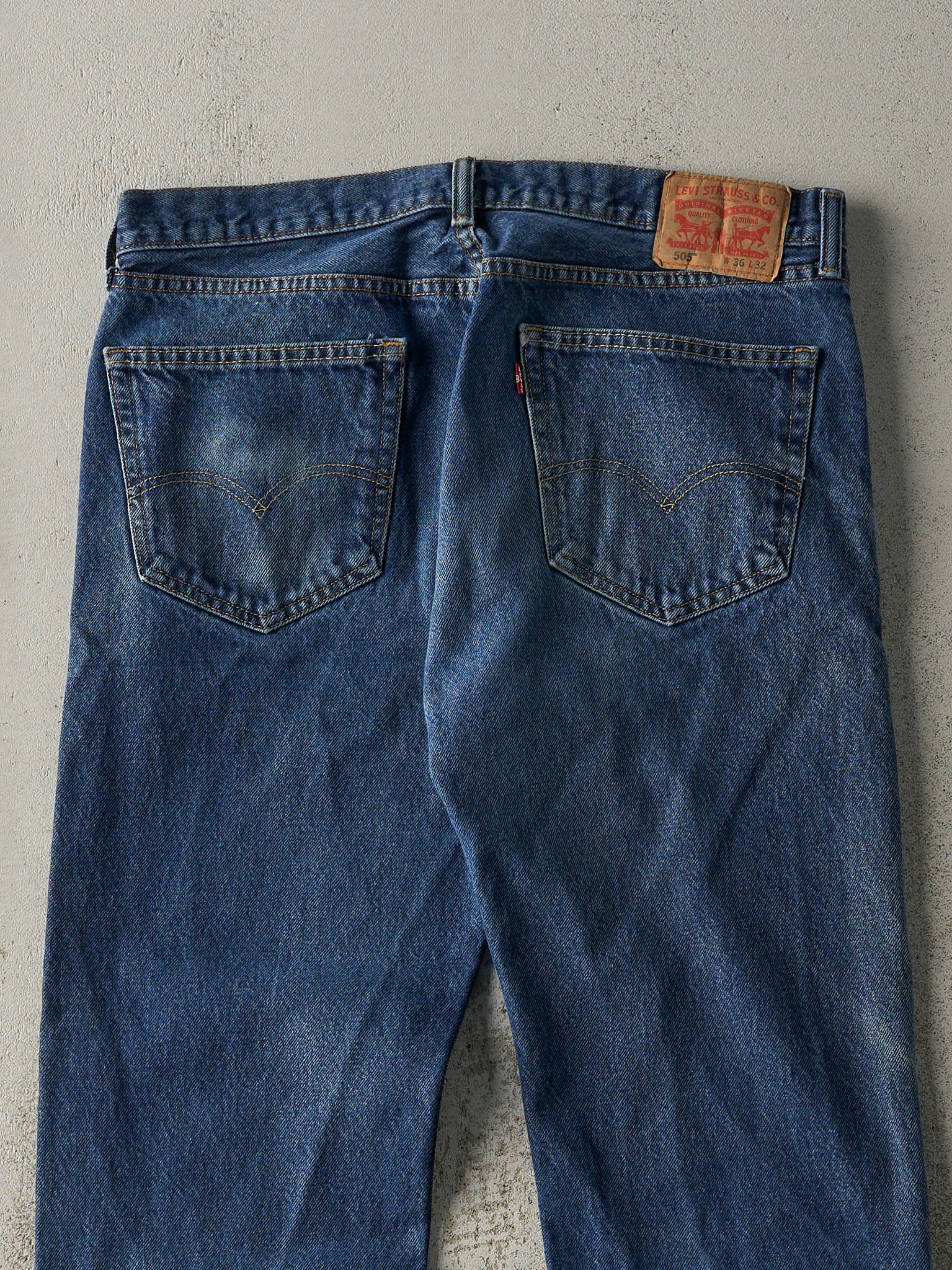 Vintage Y2K Dark Wash Levi's 505 Jeans (36x30.5)