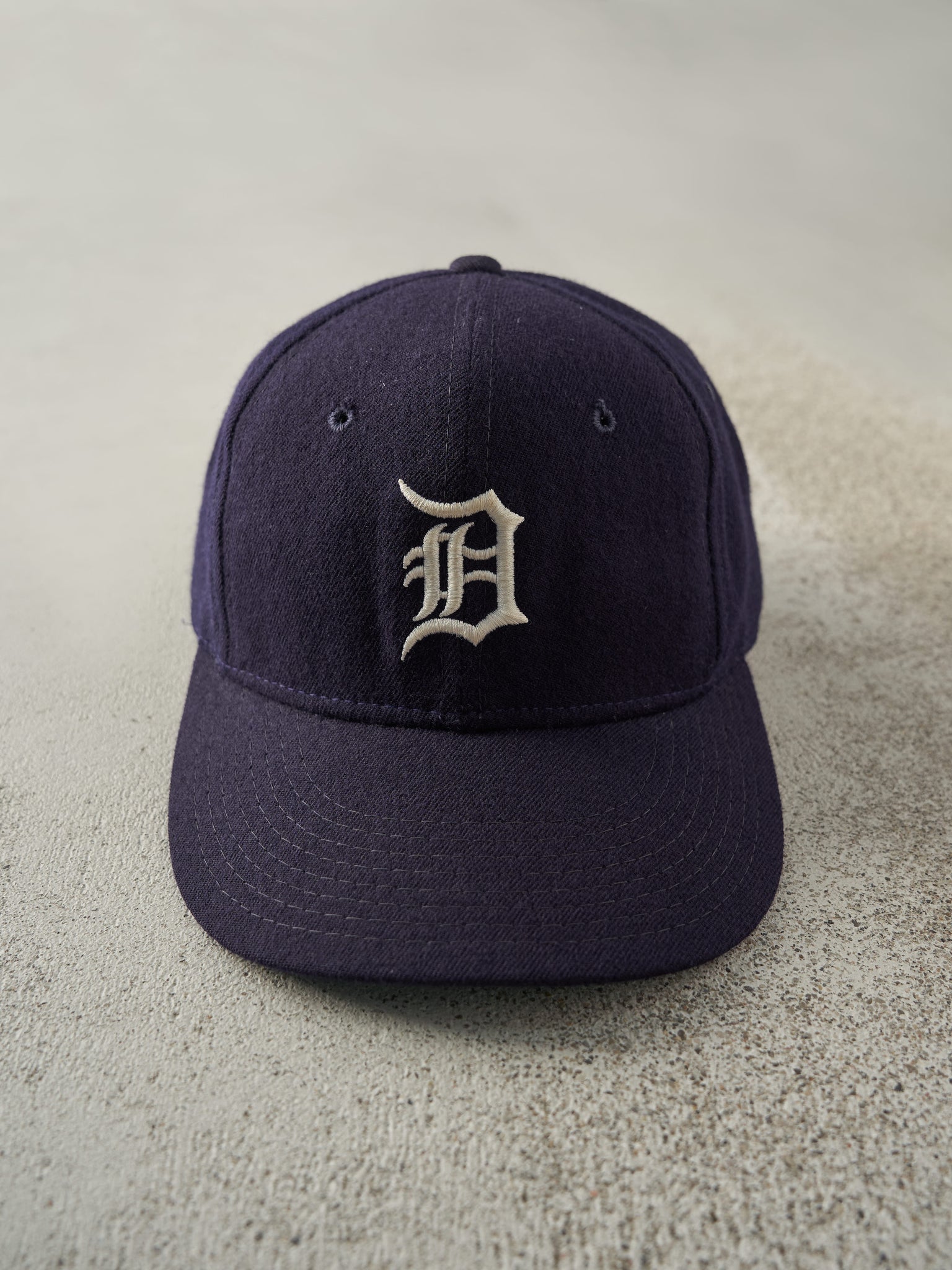 Vintage 90s Navy Wool Detroit Tigers Fitted Hat (7 1/4)