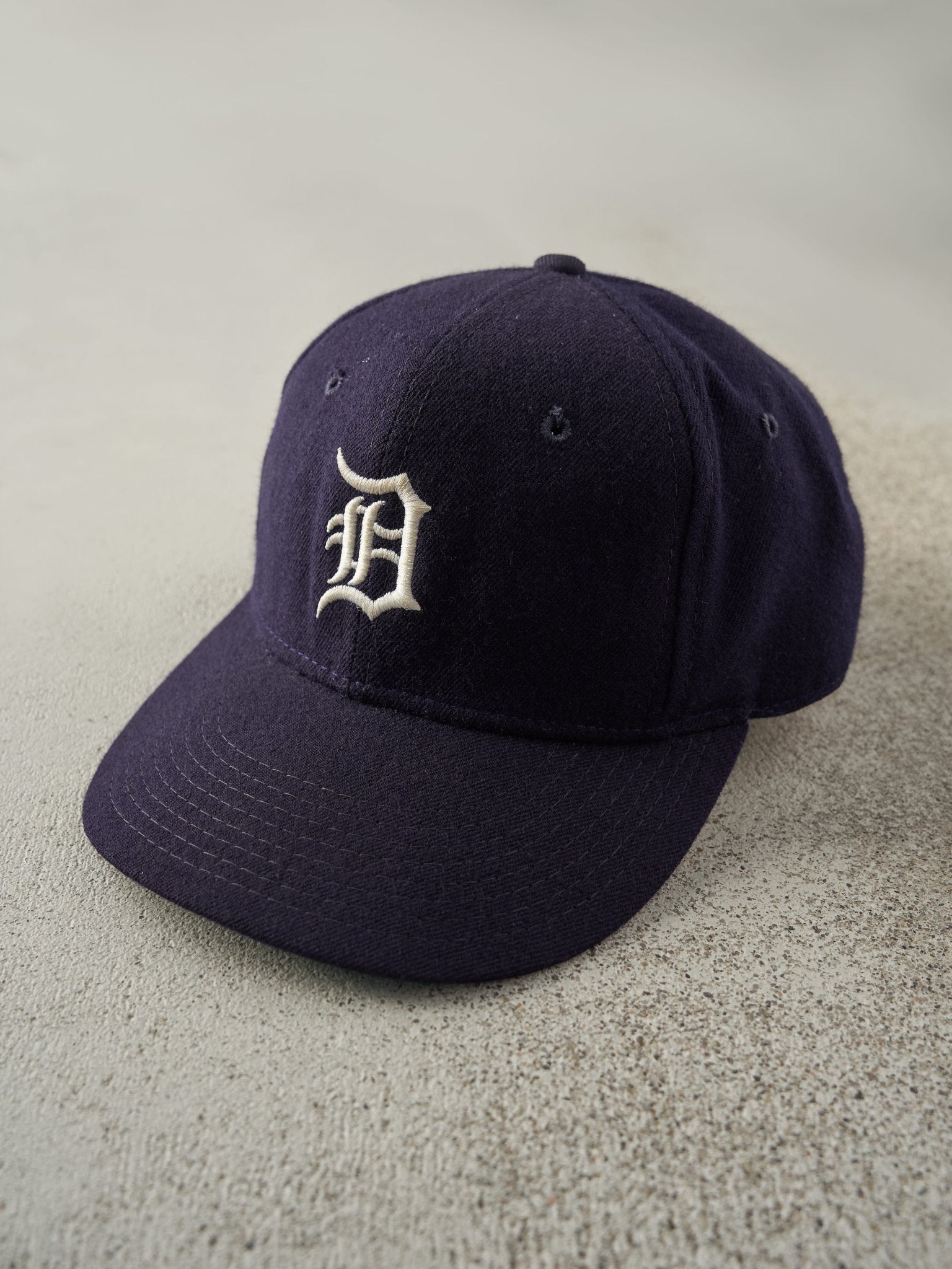 Vintage 90s Navy Wool Detroit Tigers Fitted Hat (7 1/4 