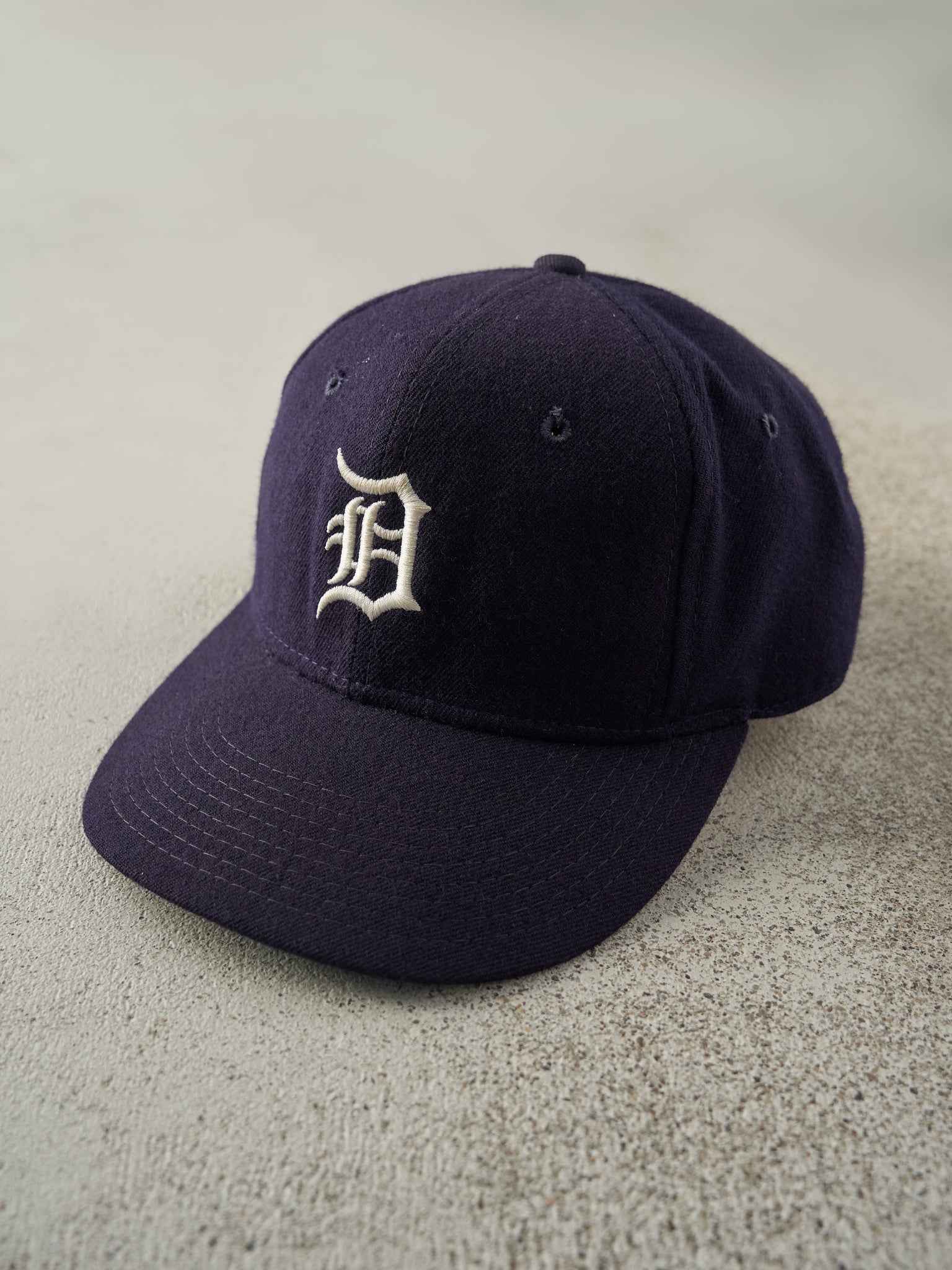 Vintage 90s Navy Wool Detroit Tigers Fitted Hat (7 1/4)