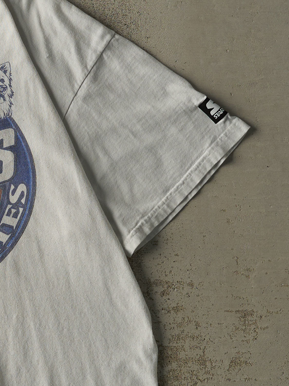 Vintage 99' White University of Connecticut Huskies NCAA Champions Tee (L/XL)