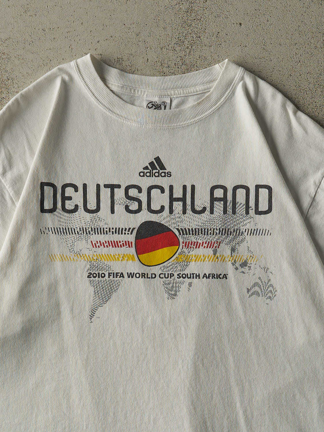 Vintage 10' White Fifa World Cup Soccer Tee (XL)