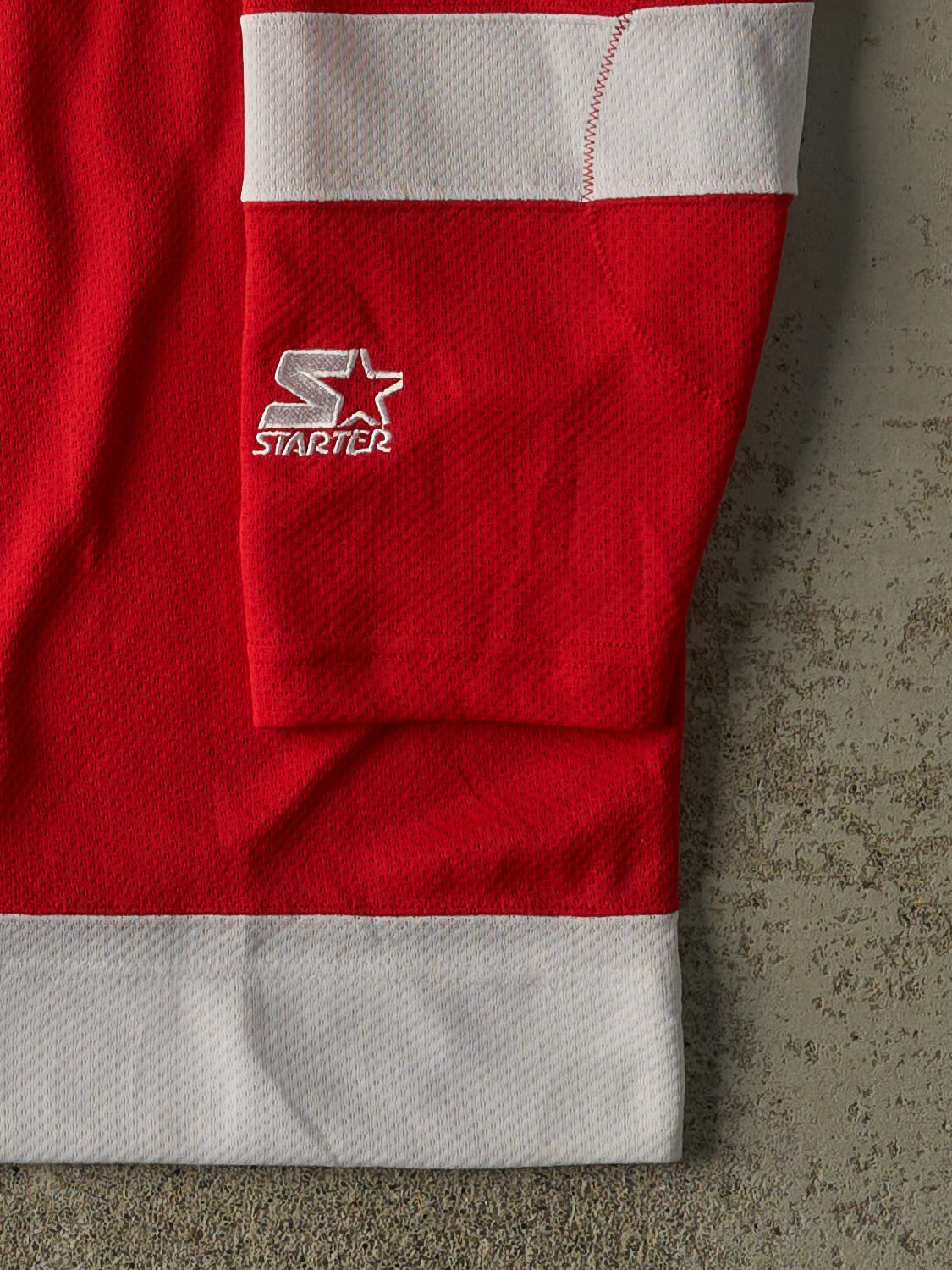 Vintage 90s Red Detroit Red Wings Embroidered Hockey Jersey (L/XL)