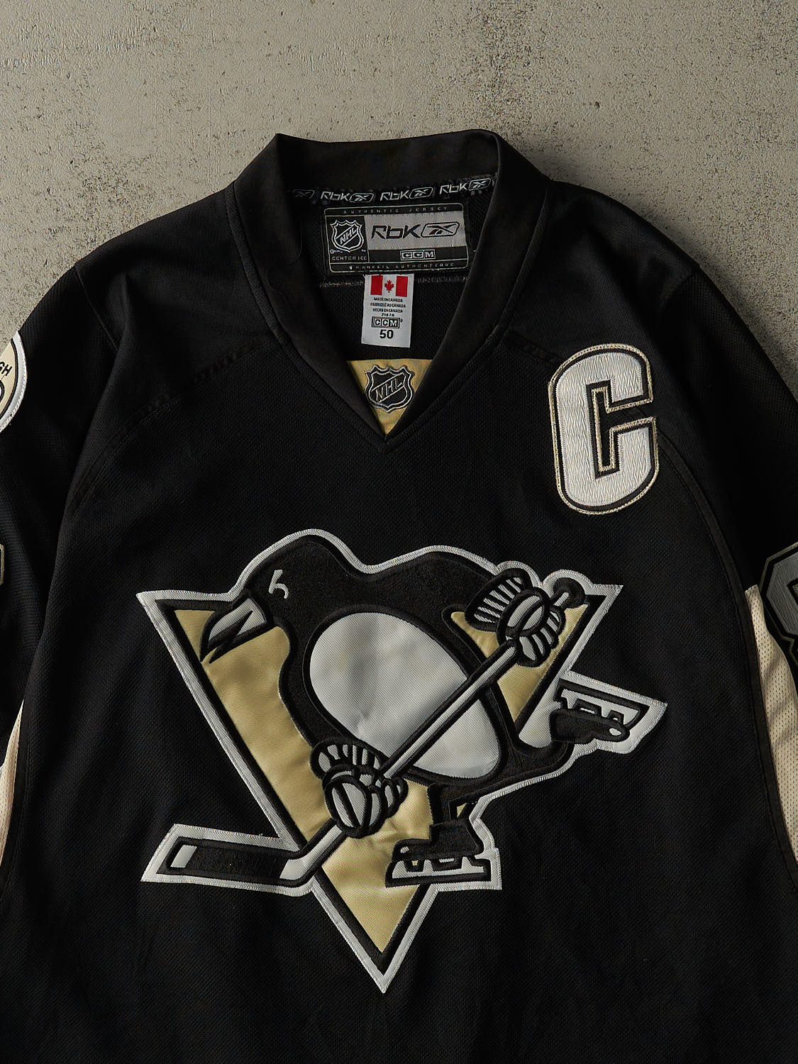 Vintage Y2K Black Pittsburgh Penguins Sidney Crosby Hockey Jersey (XXL)