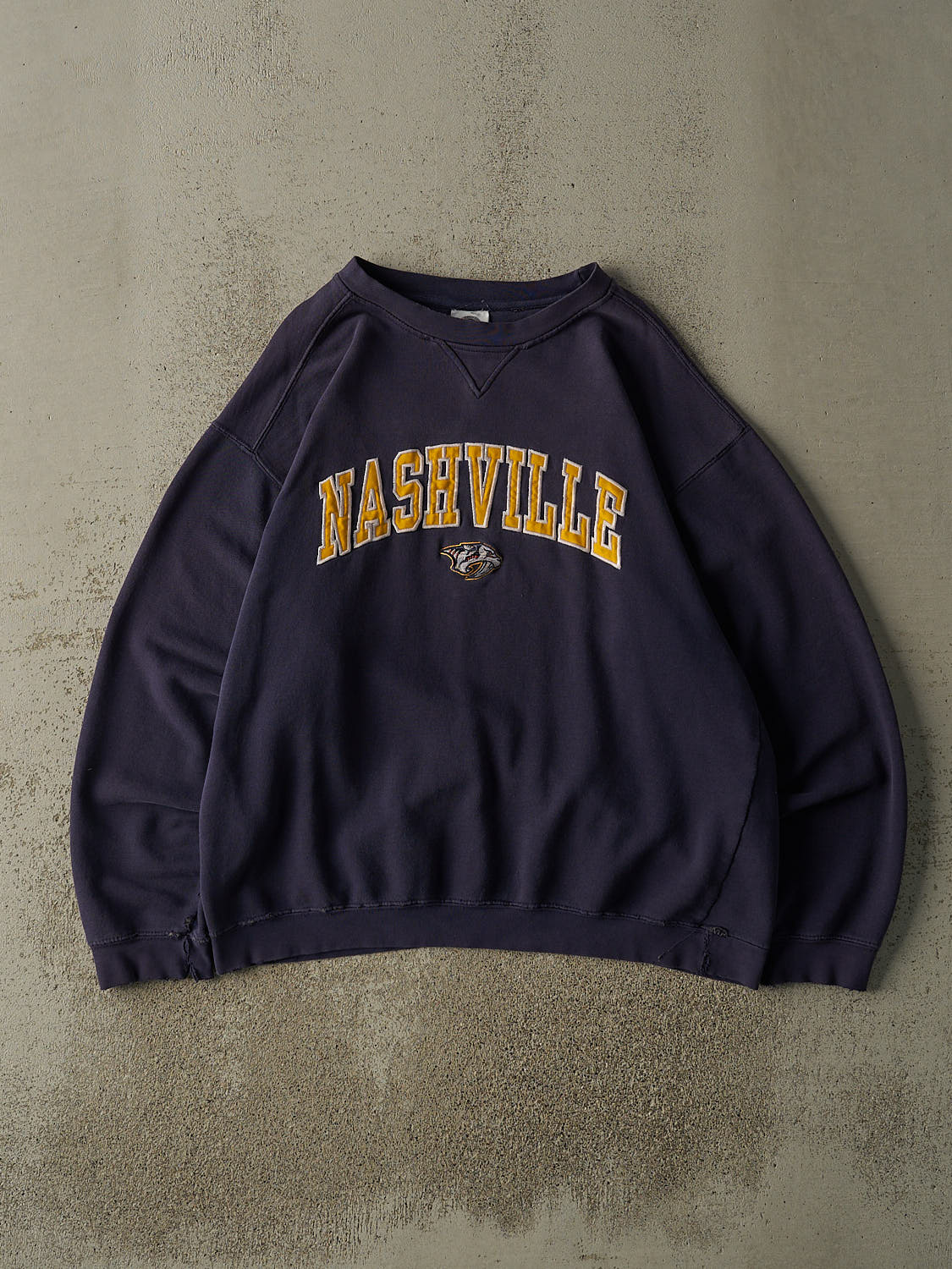 Vintage Y2K Faded Navy Nashville Predators Embroidered Crewneck (XL)