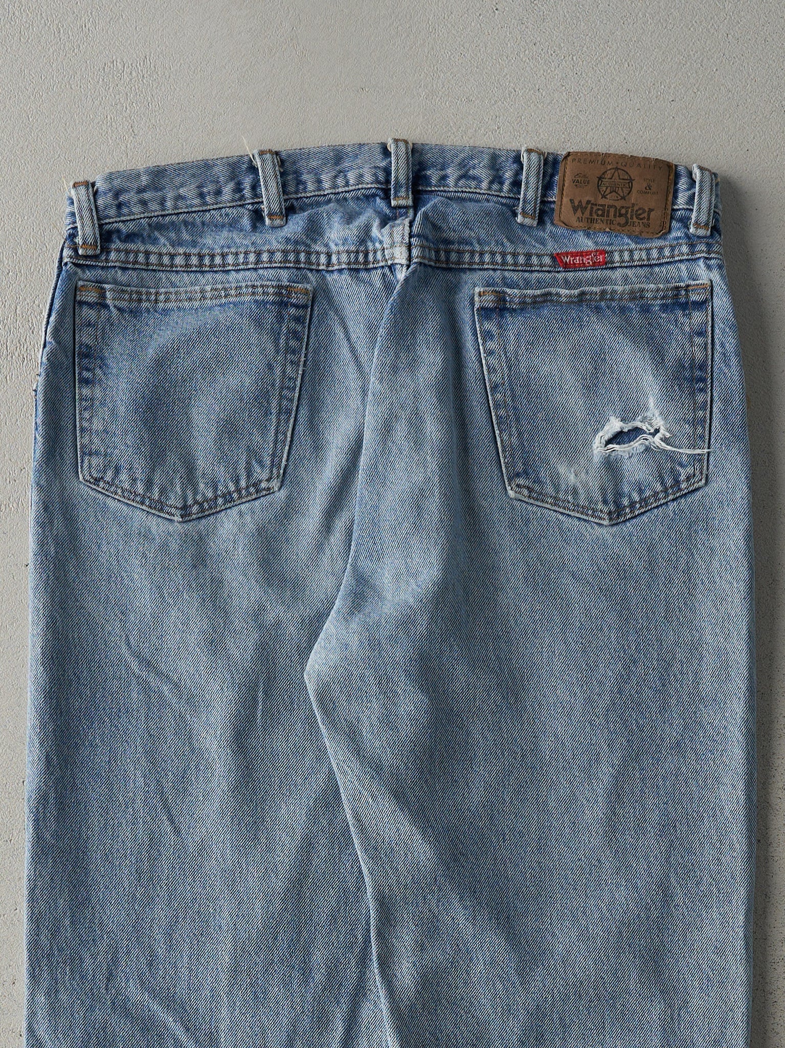 Vintage 90s Light Wash Wrangler Jeans (33x30.5)