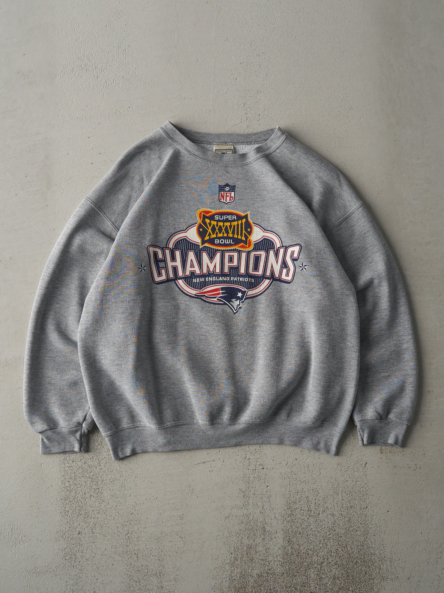 Vintage 04' Grey New England Patriots Super Bowl Champions (M)