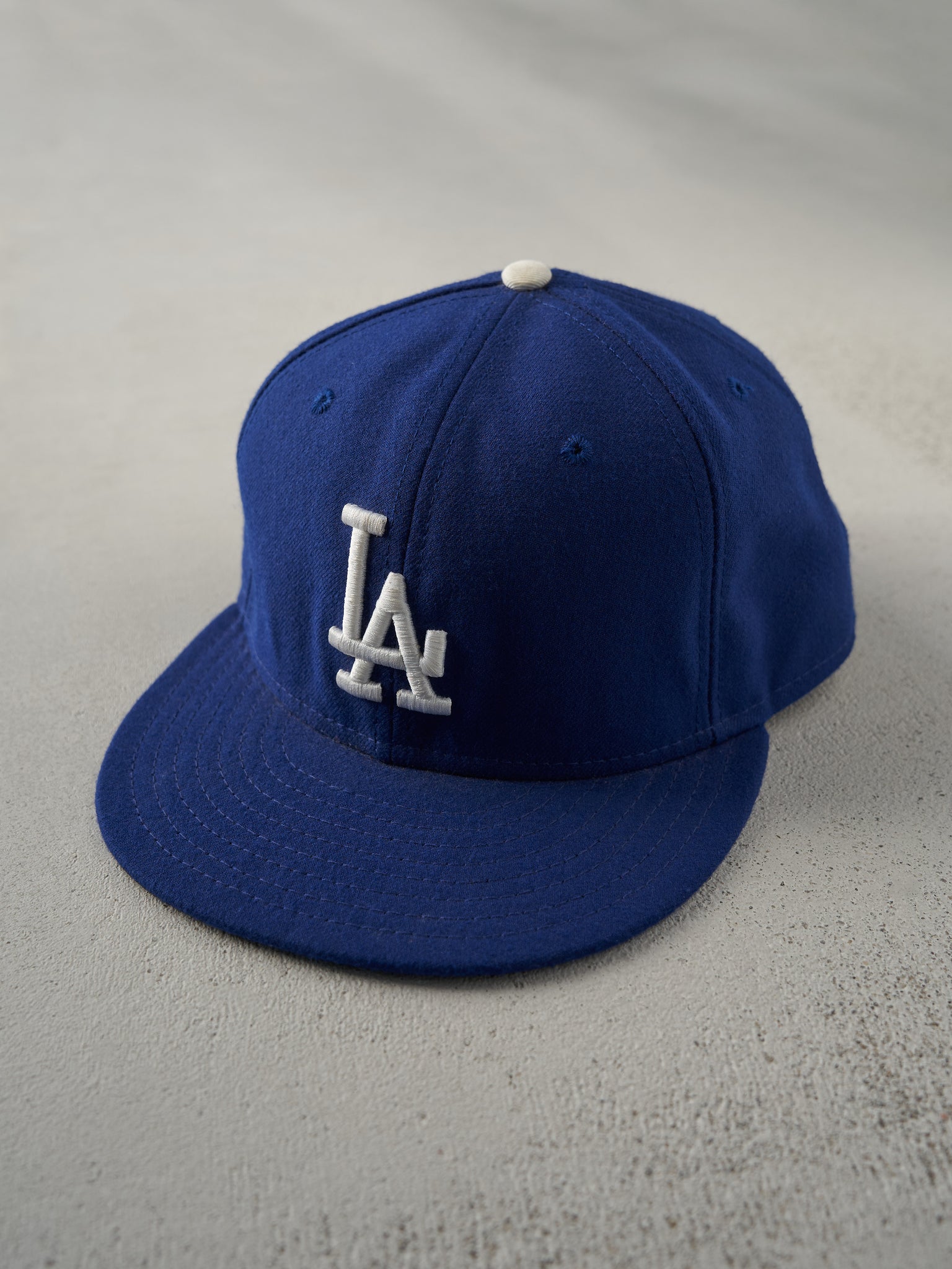 Vintage Y2K Royal Blue LA Dodgers Embroidered New Era Fitted Hat (7 5/8)