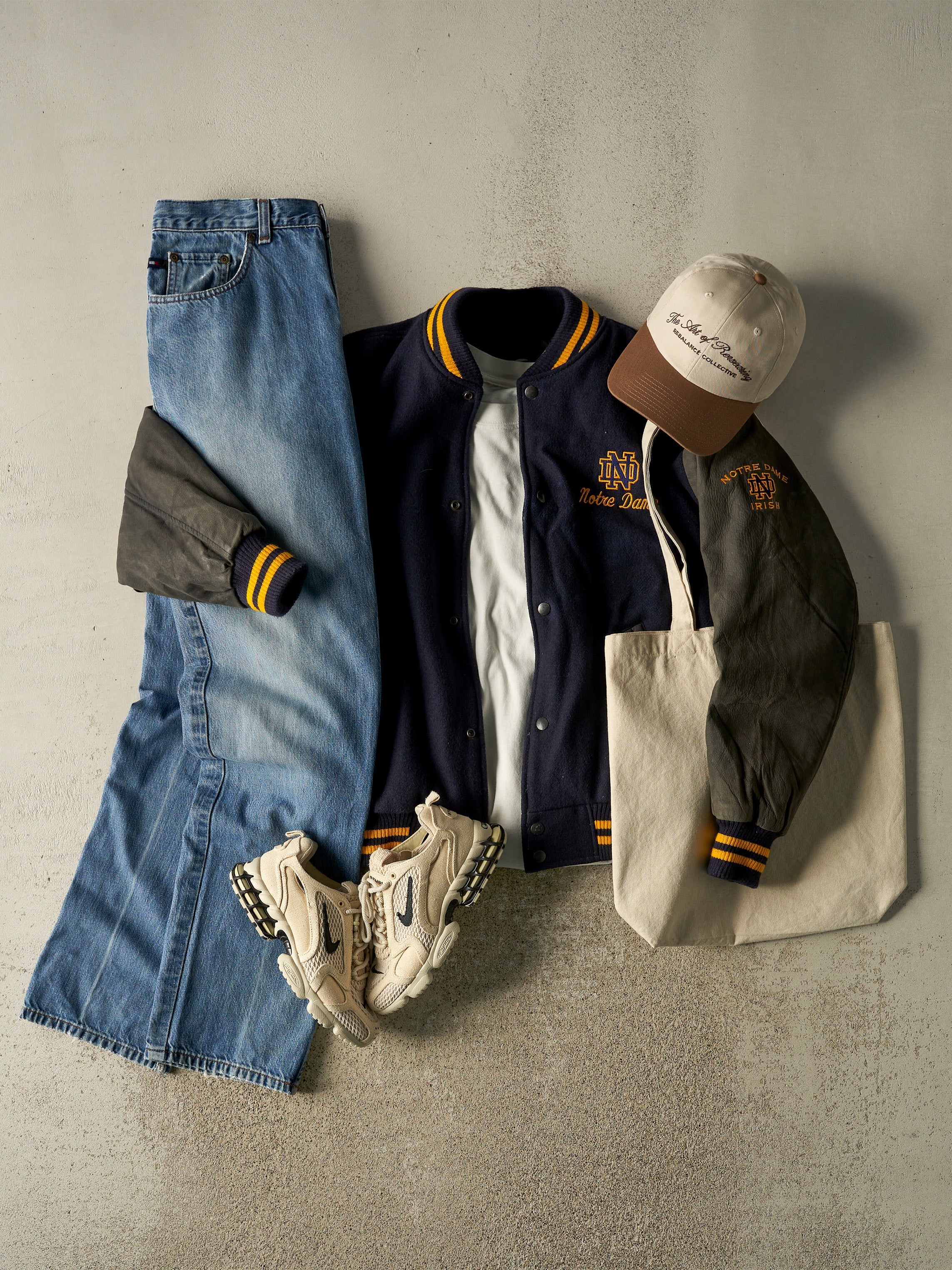 Vintage 90s Dark Wash Tommy Hilfiger Jeans (32x33)