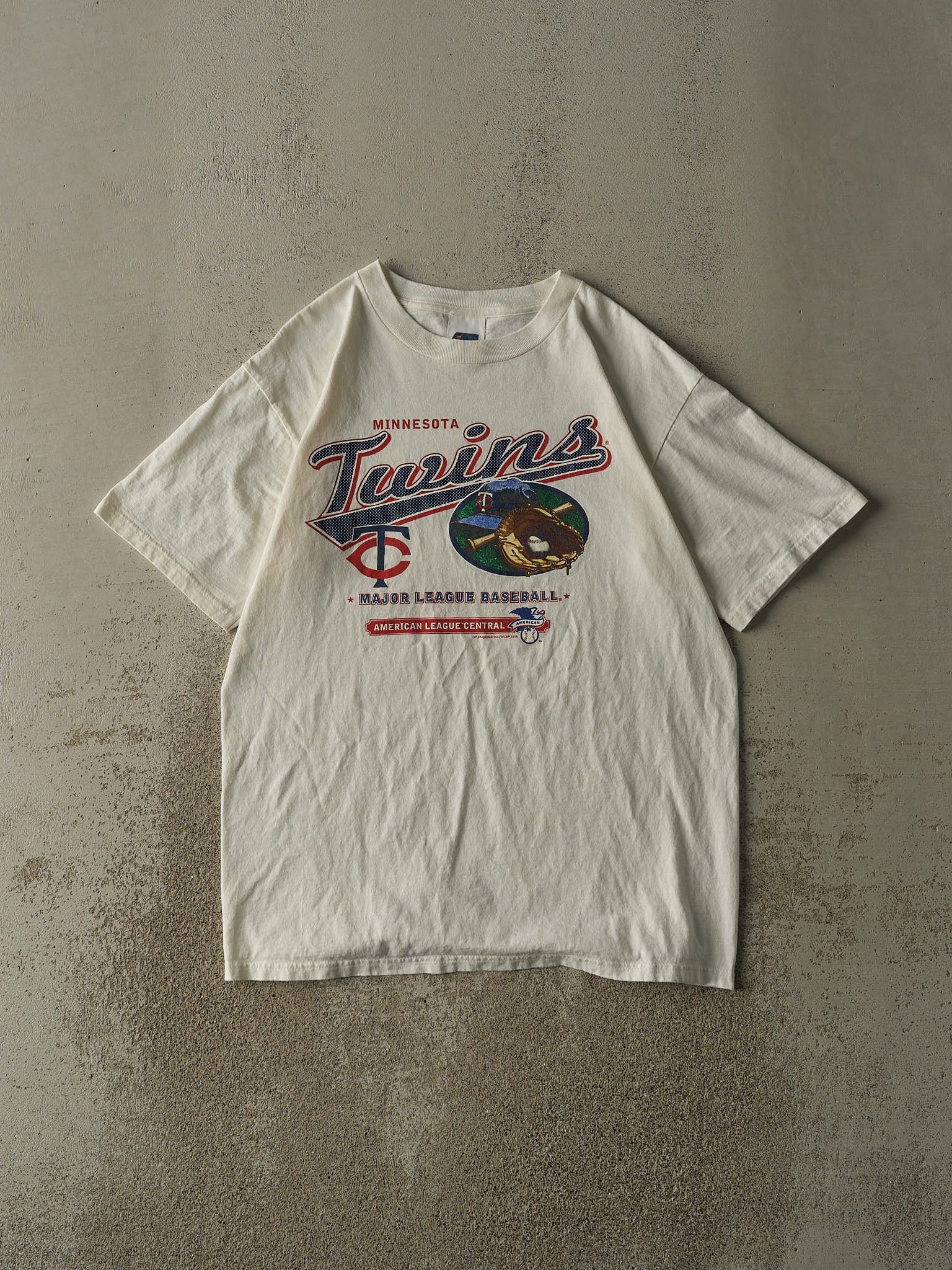 Vintage 04' White Minnesota Twins Tee (L/XL)