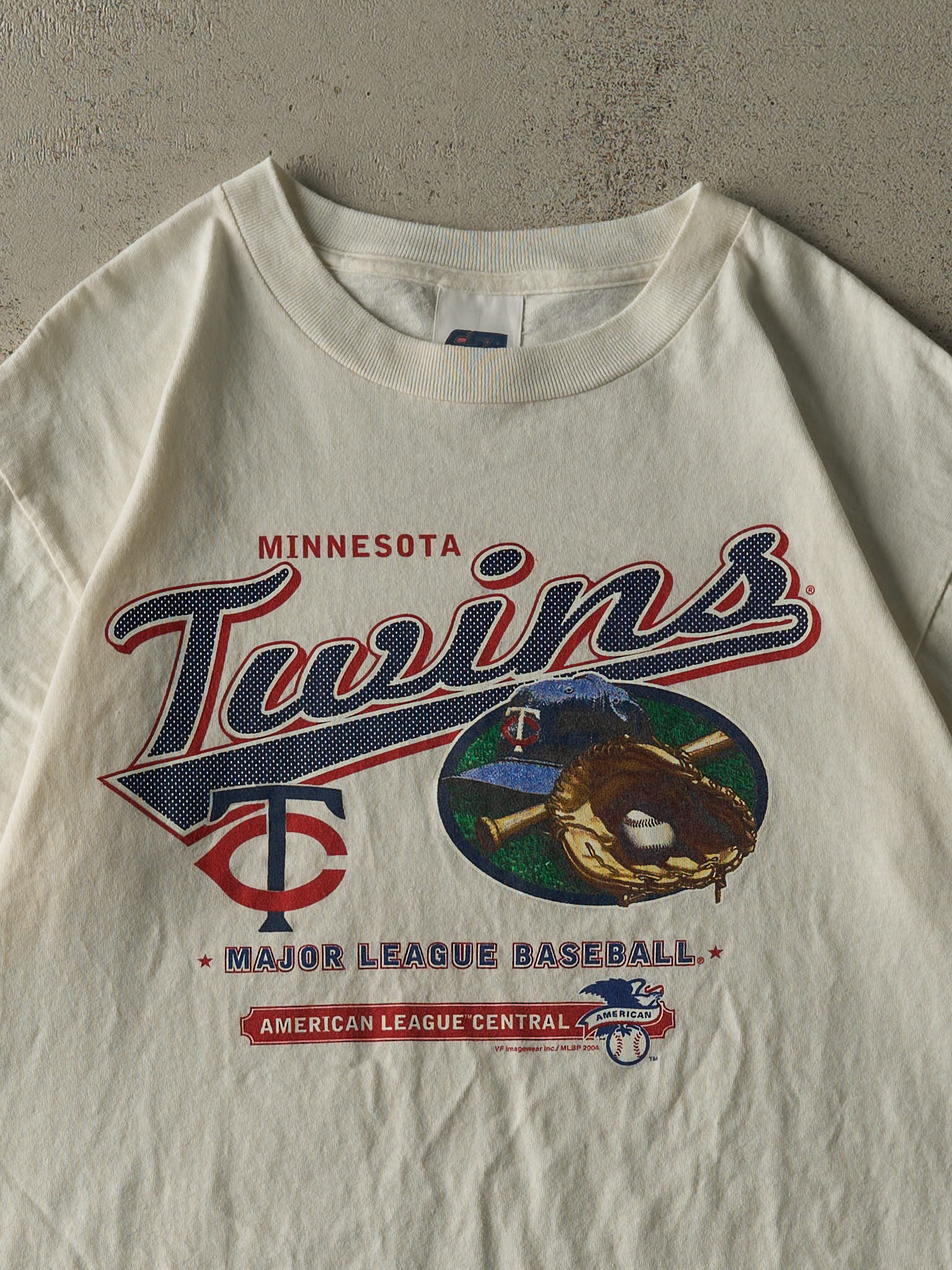 Vintage 04' White Minnesota Twins Tee (L/XL)