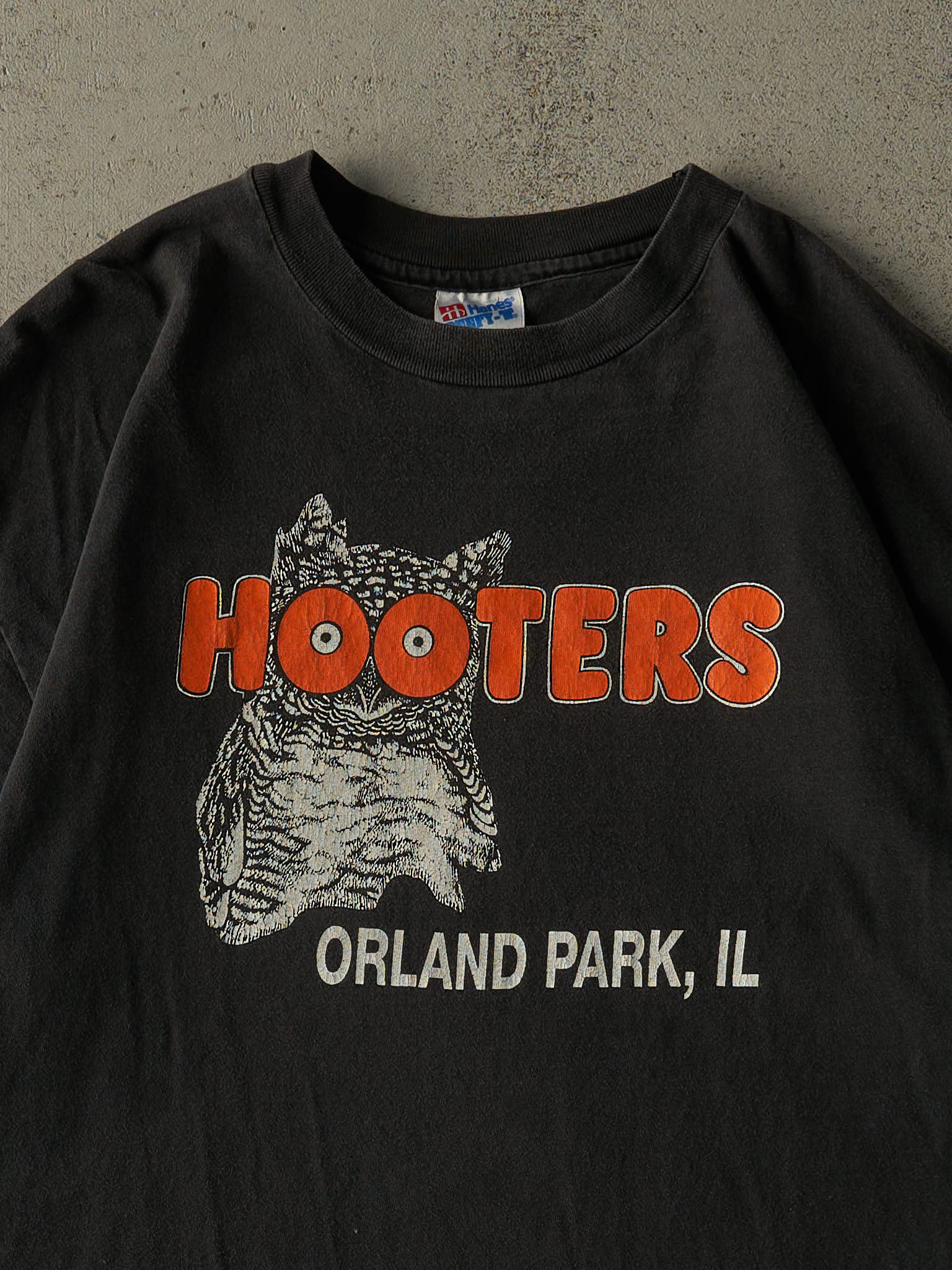 Vintage 90s Faded Black Hooters Orland Park, Il Single Stitch Tee (XL)