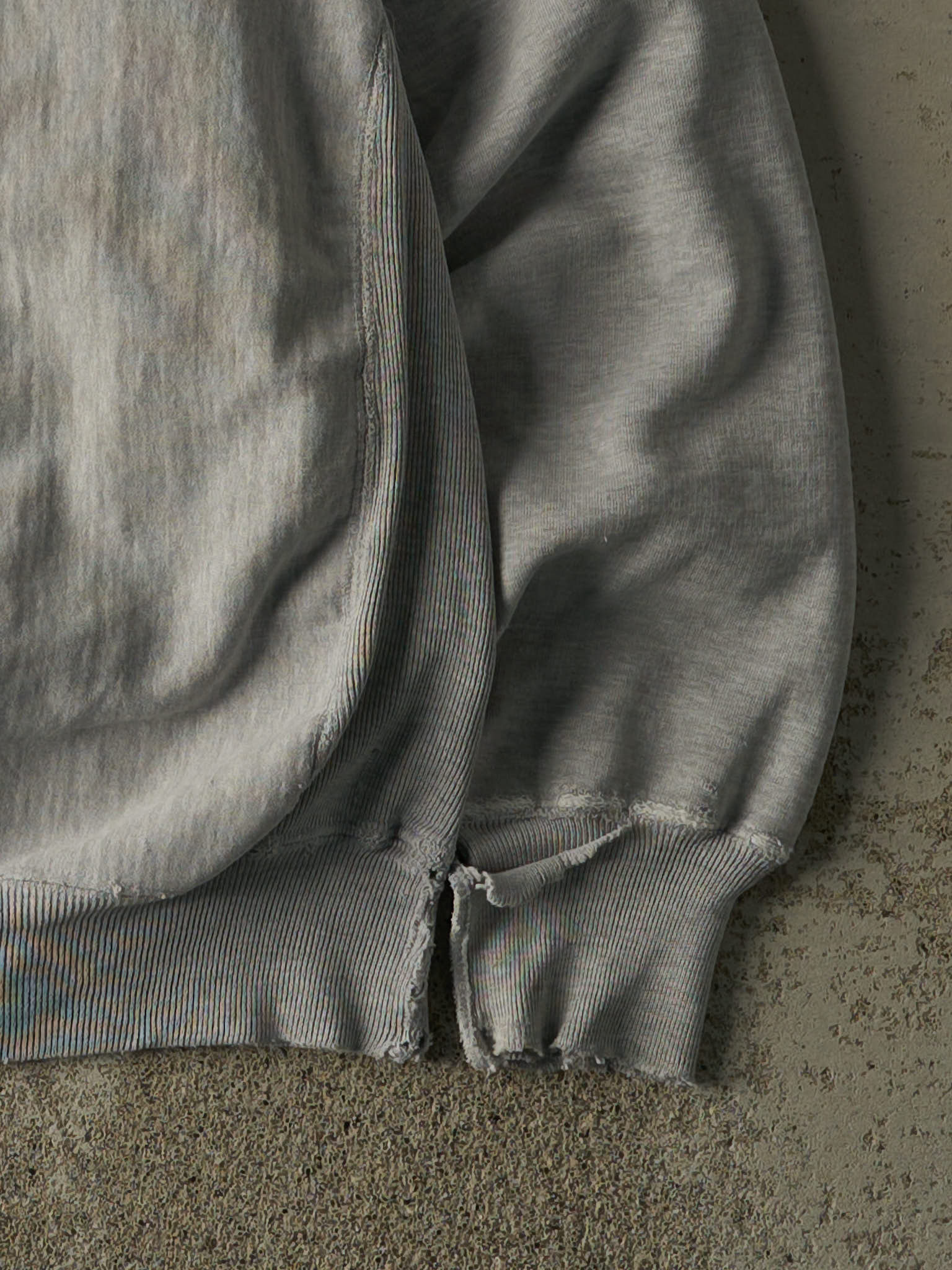 Vintage 90s Grey University of Wisconsin Embroidered Crewneck (L/XL)
