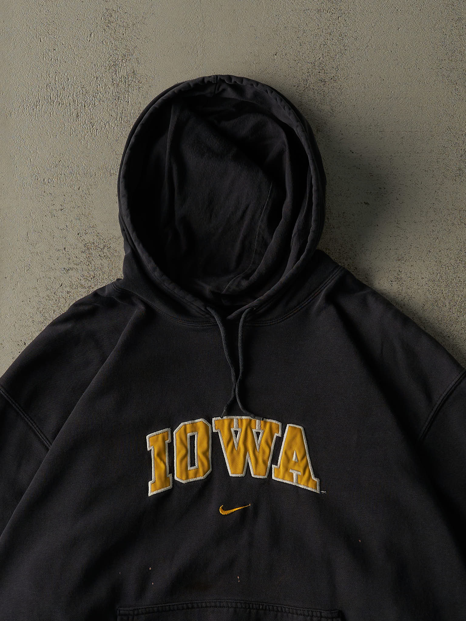 Vintage Y2K Black University of Iowa Hawkeyes Nike Embroidered Middle Swoosh Hoodie (XXL/XXXL)