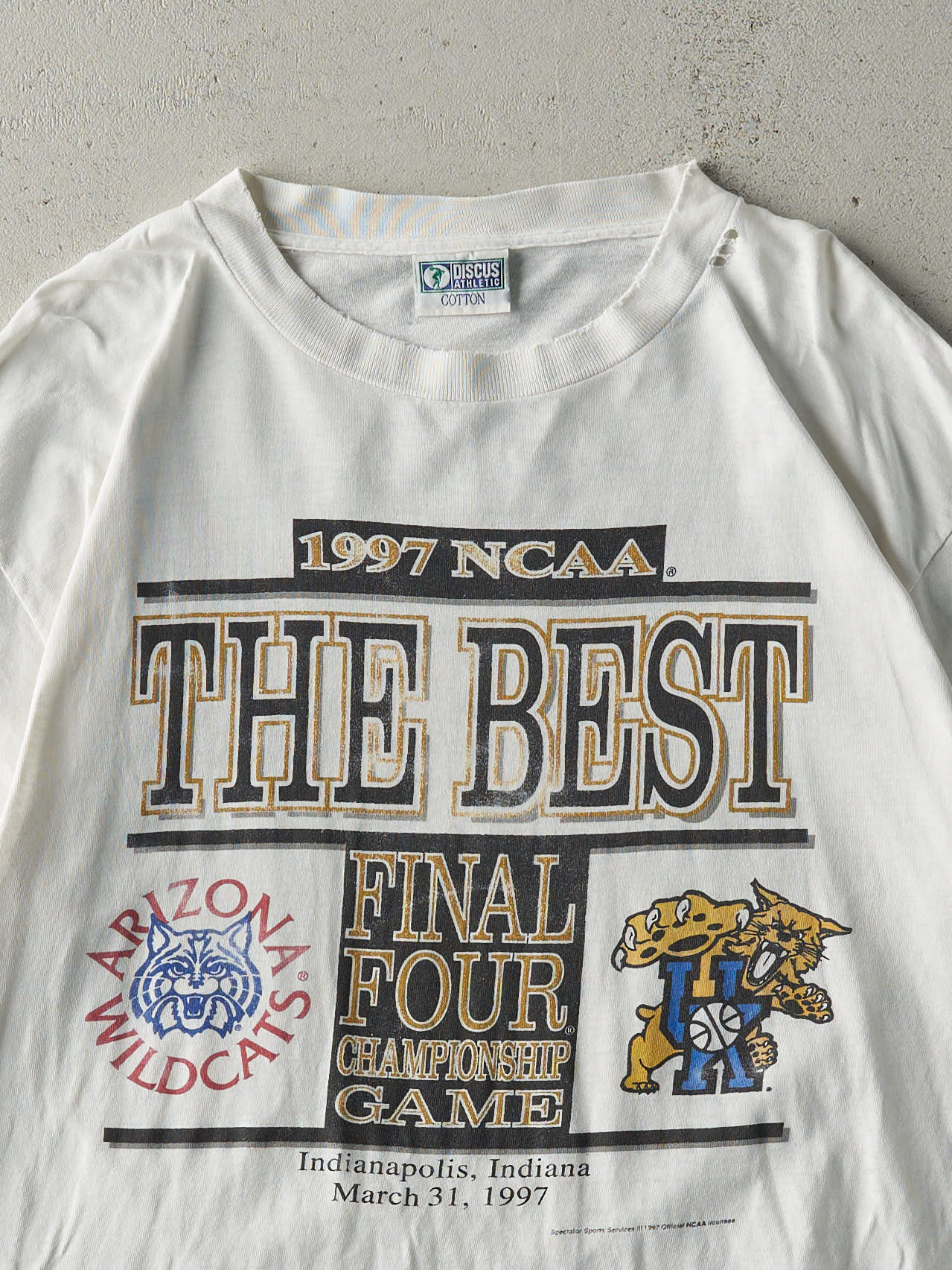 Vintage 97' White NCAA Final Four Arizona Vs Kentucky Basketball Tee (L)