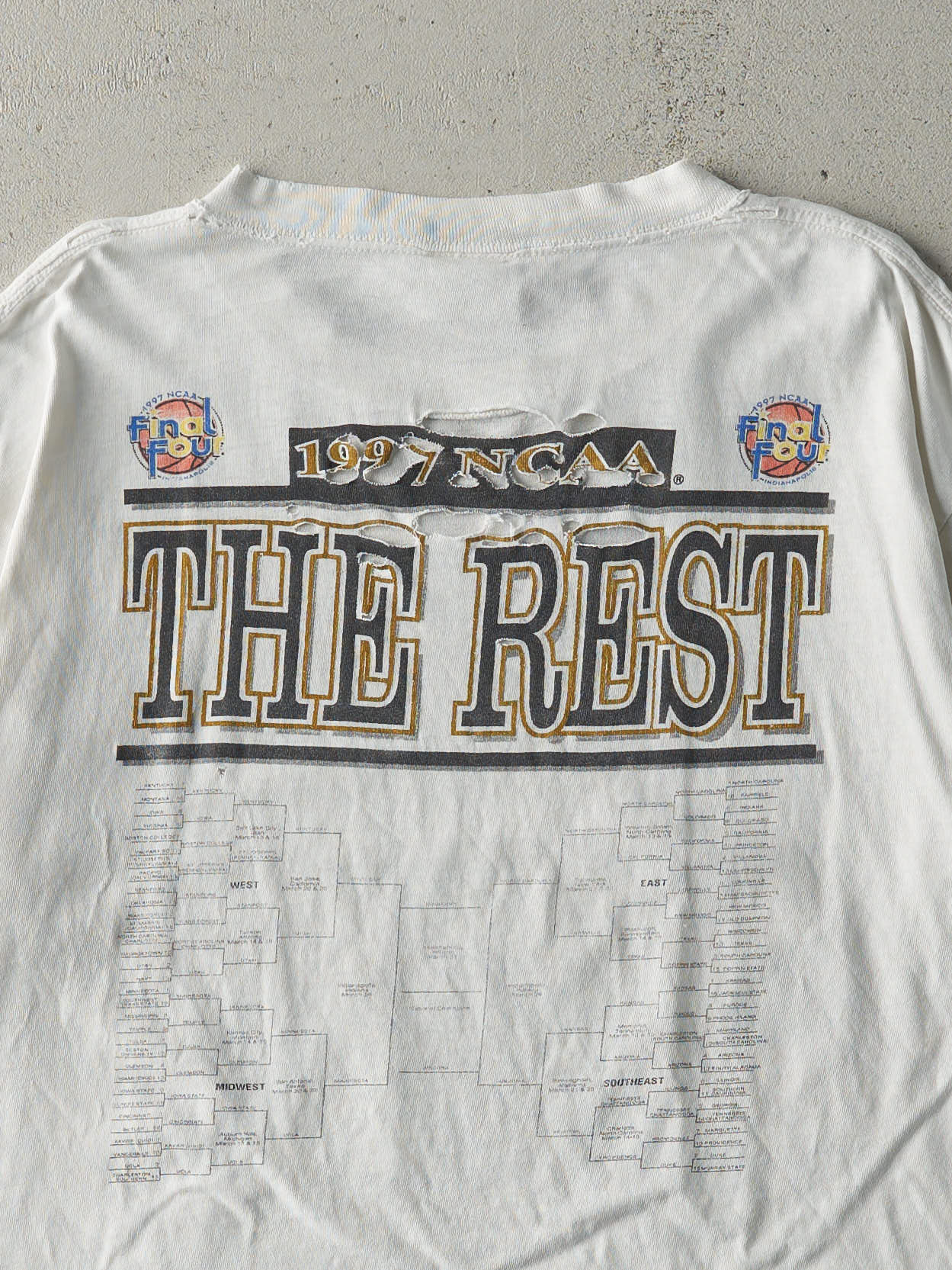 Vintage 97' White NCAA Final Four Arizona Vs Kentucky Basketball Tee (L)