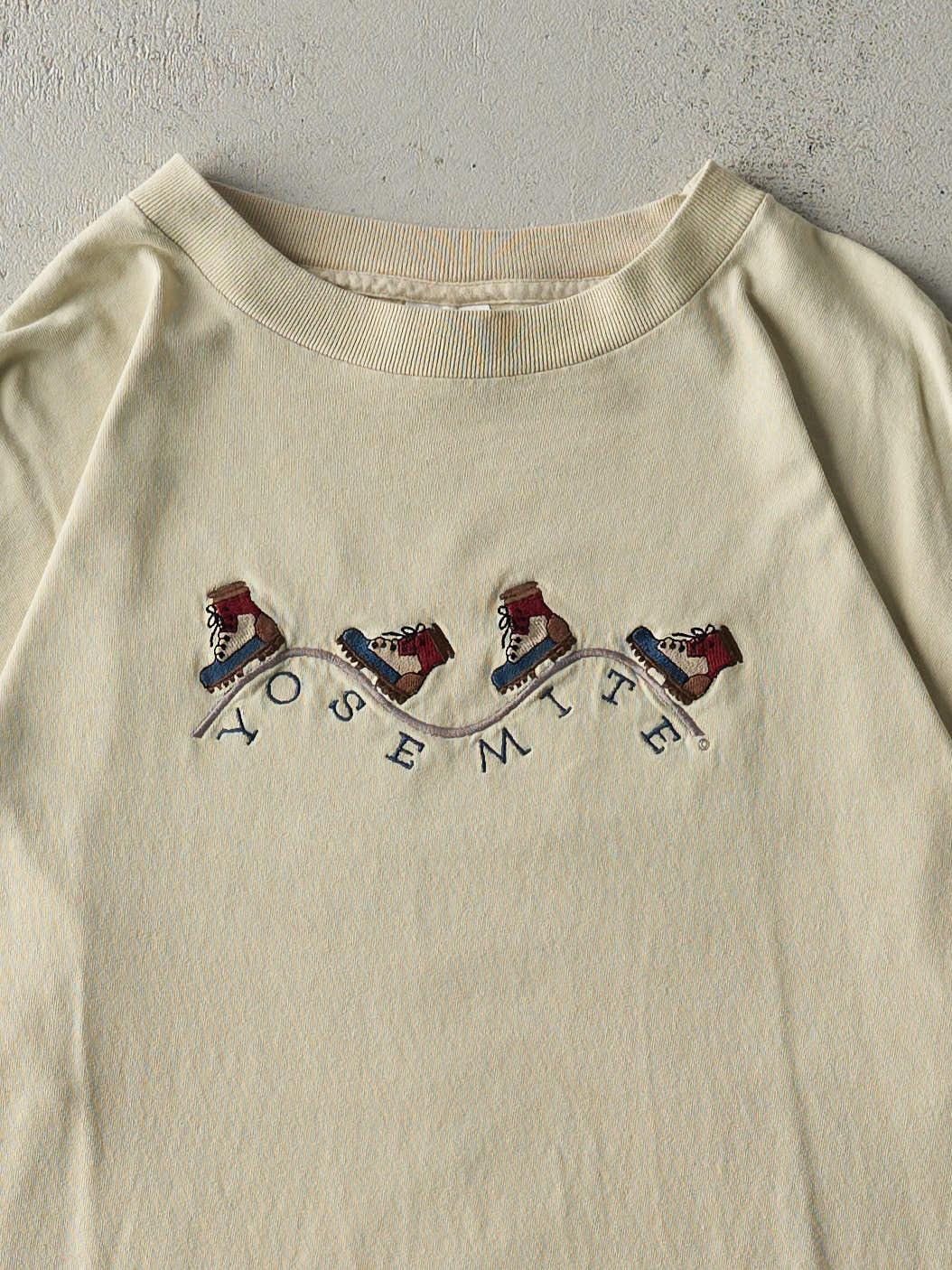 Vintage 90s Beige Embroidered Yosemite Tee (M)