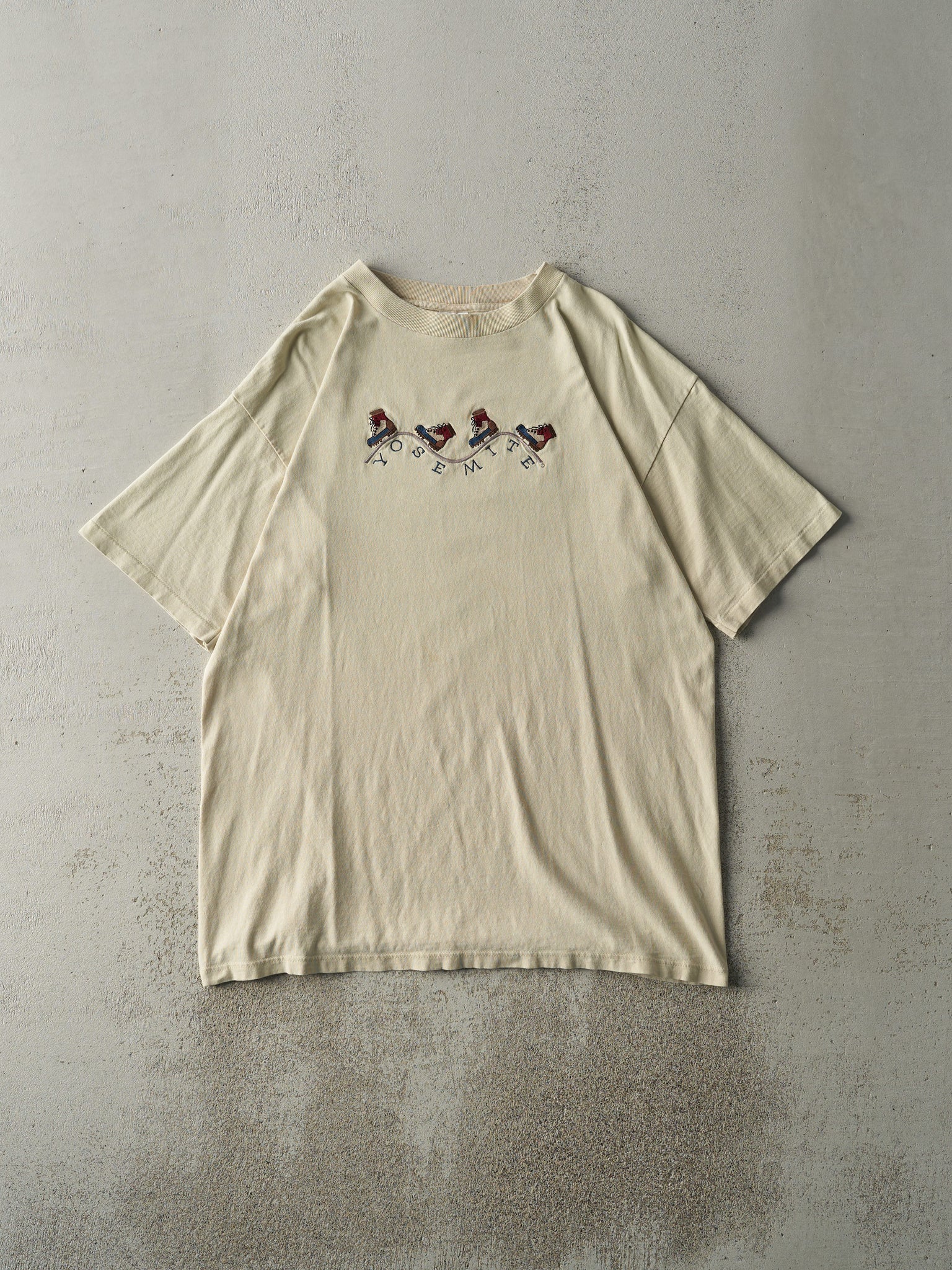 Vintage 90s Beige Embroidered Yosemite Tee (M)