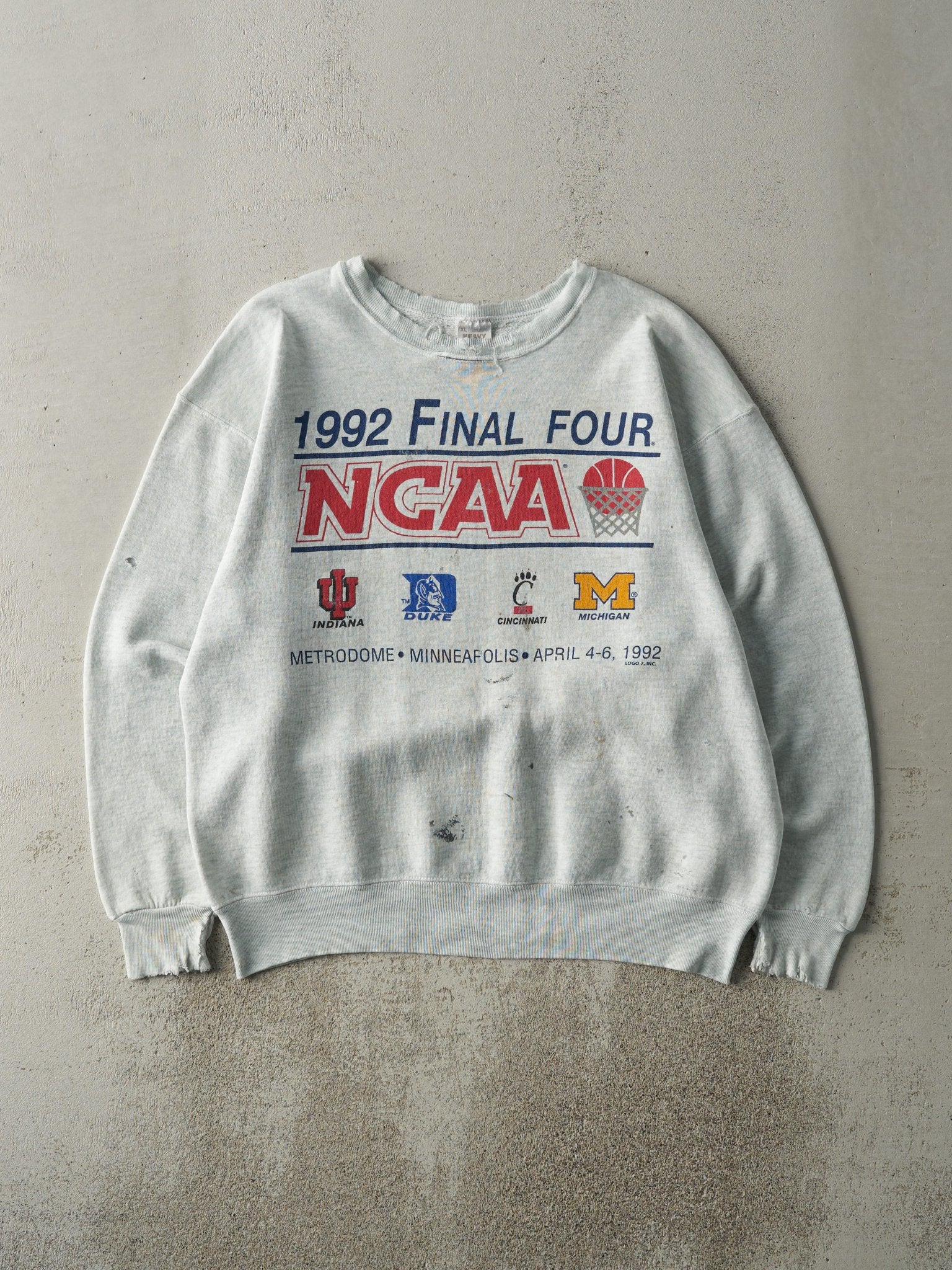 Vintage 92' Heather Grey NCAA Final Four Basketball Crewneck (L)