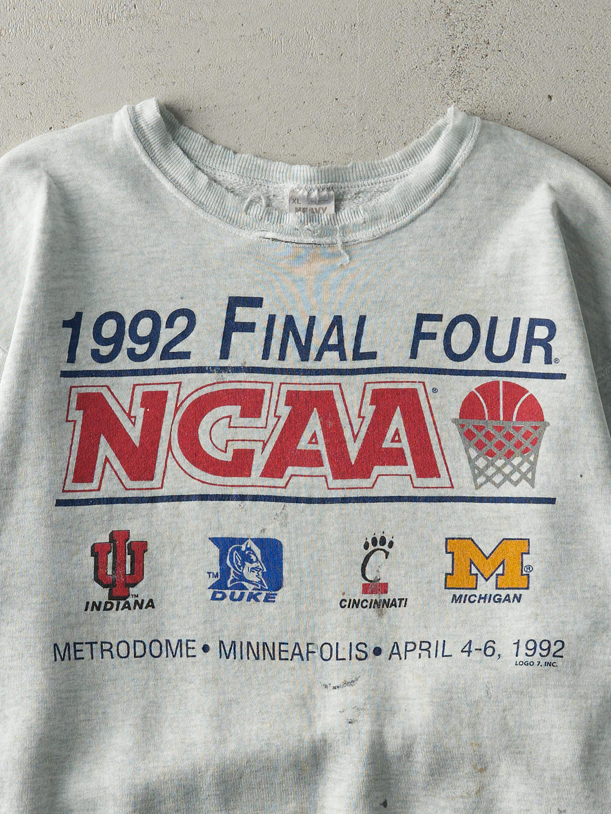 Vintage 92' Heather Grey NCAA Final Four Basketball Crewneck (L)