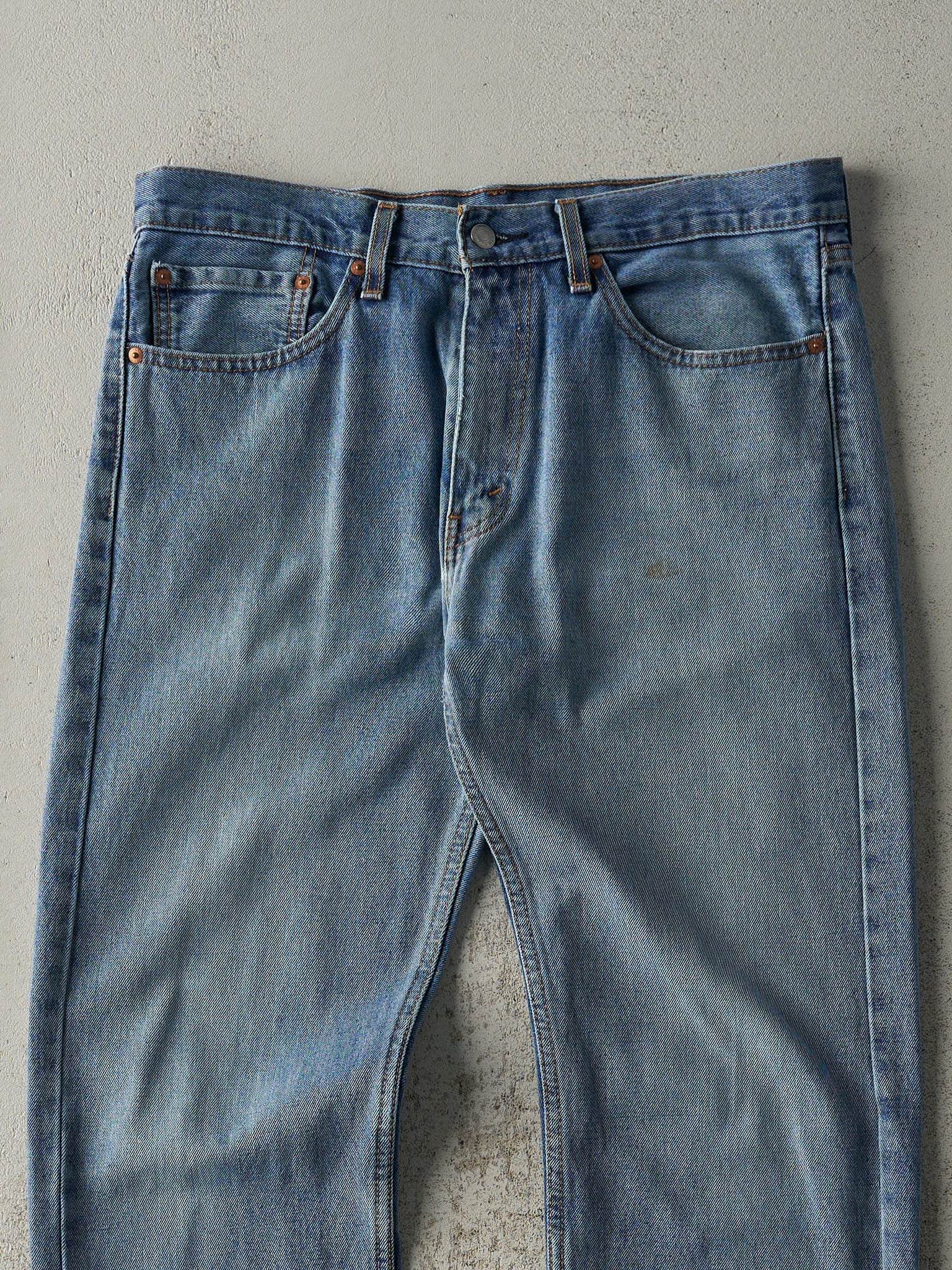 Vintage Y2K Mid Wash Levi's 505 Jeans (35.5x32)